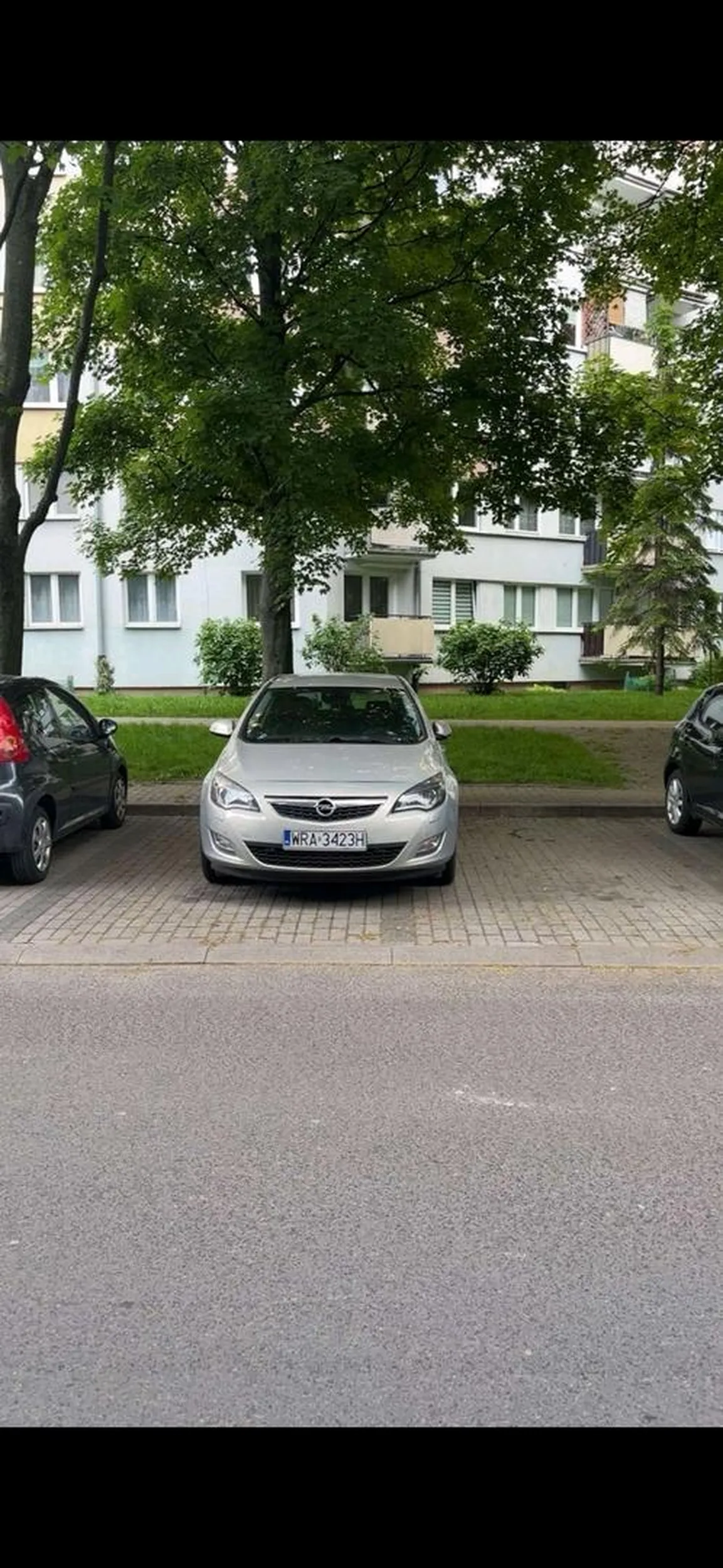 Naucz się parkować albo wracaj do siebie na wieś pod Radom. Nie pozdrawiam.