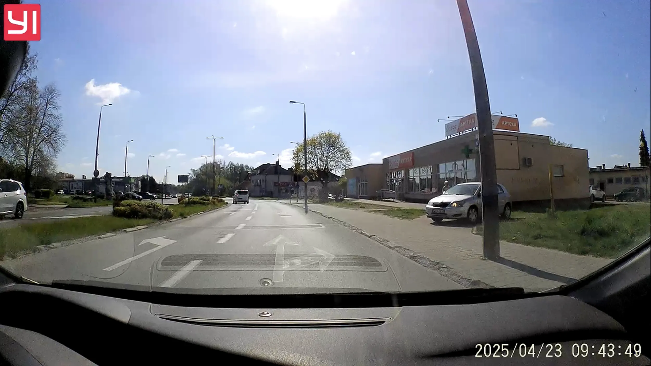 Nie można normalnie przejechać tylko po trawniku i chodniku?