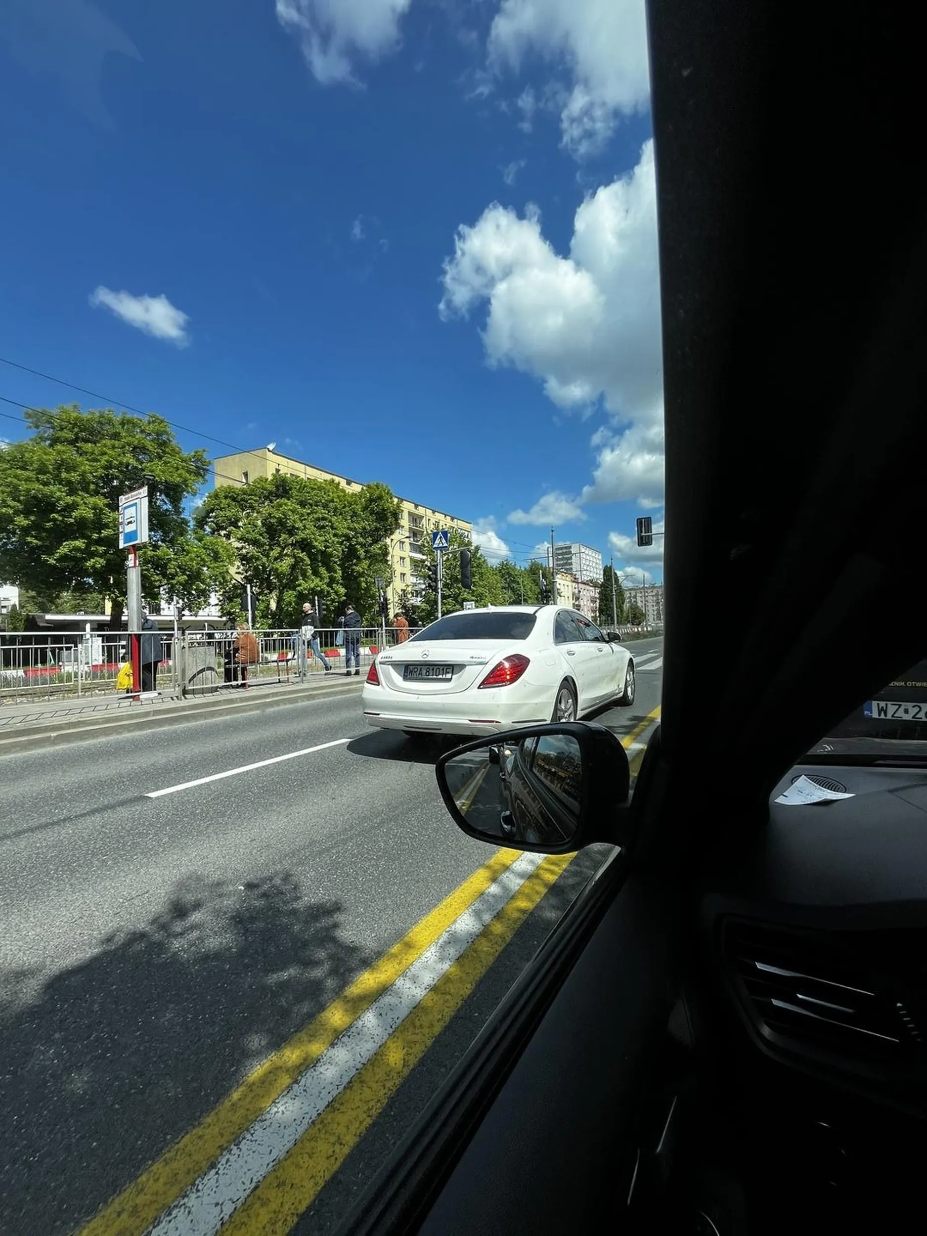 S klasa jest tak dobrze wygłuszona że kierowca nie słyszy jak wszyscy trąbią kiedy jeździ pod prąd ???