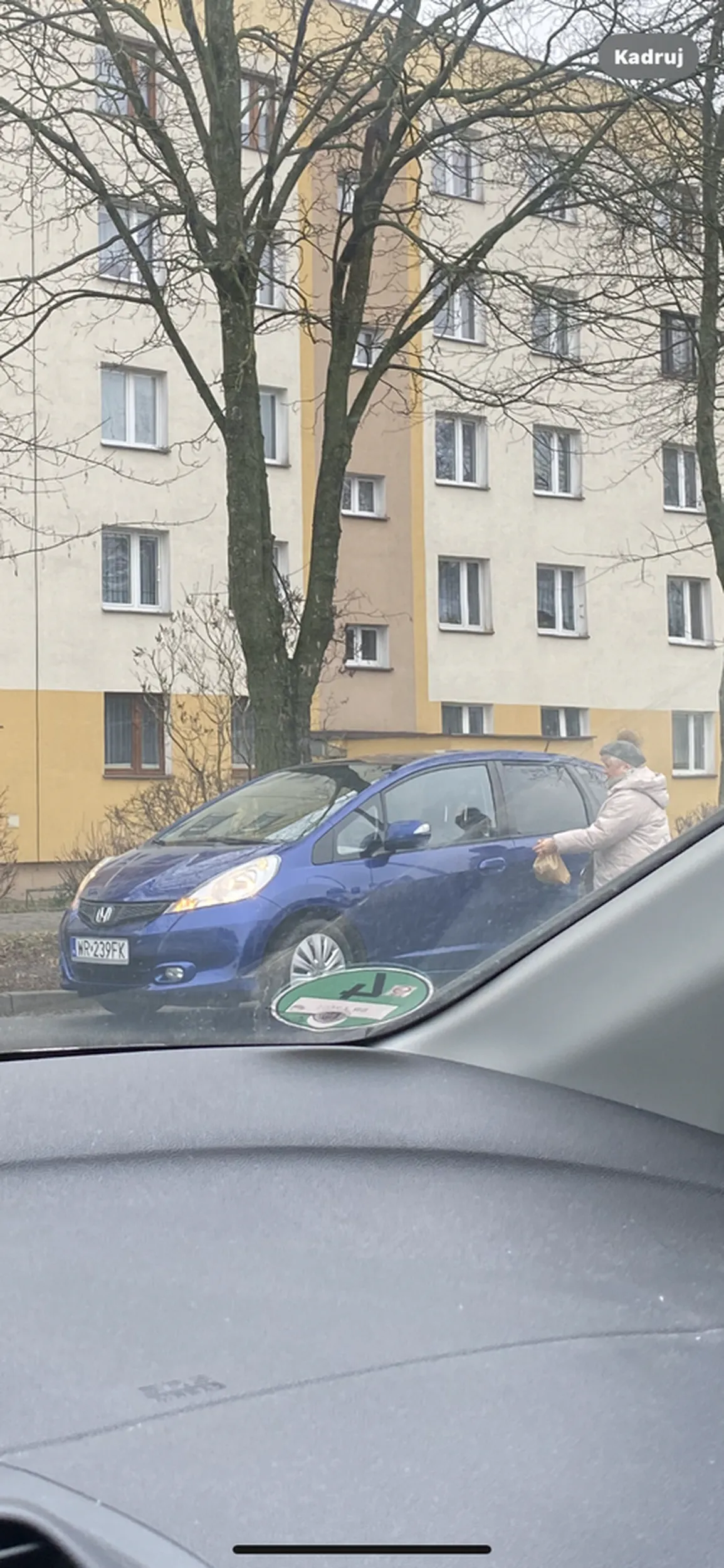 Stawanie na środku ulicy mądrze