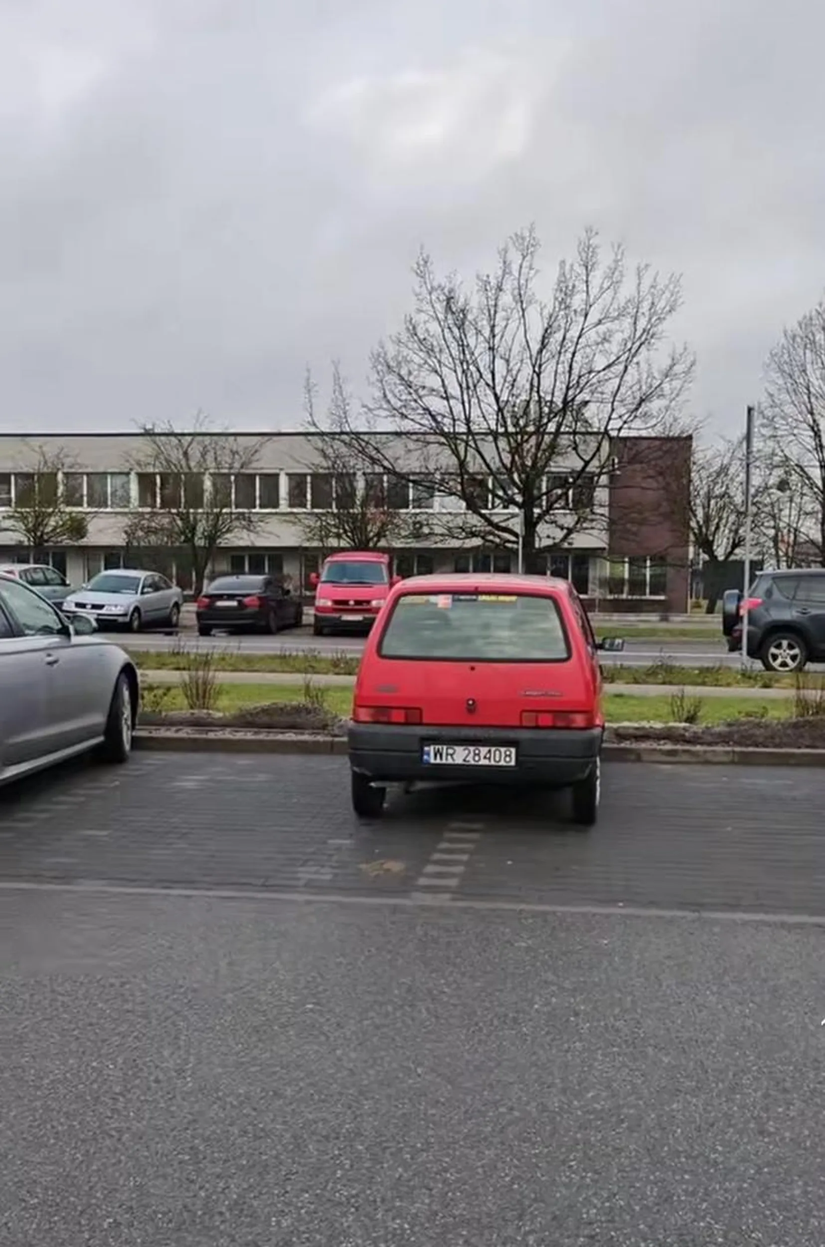 Taka maszyna że faktycznie trzeba dbać aby nikt drzwiami nie zarysował