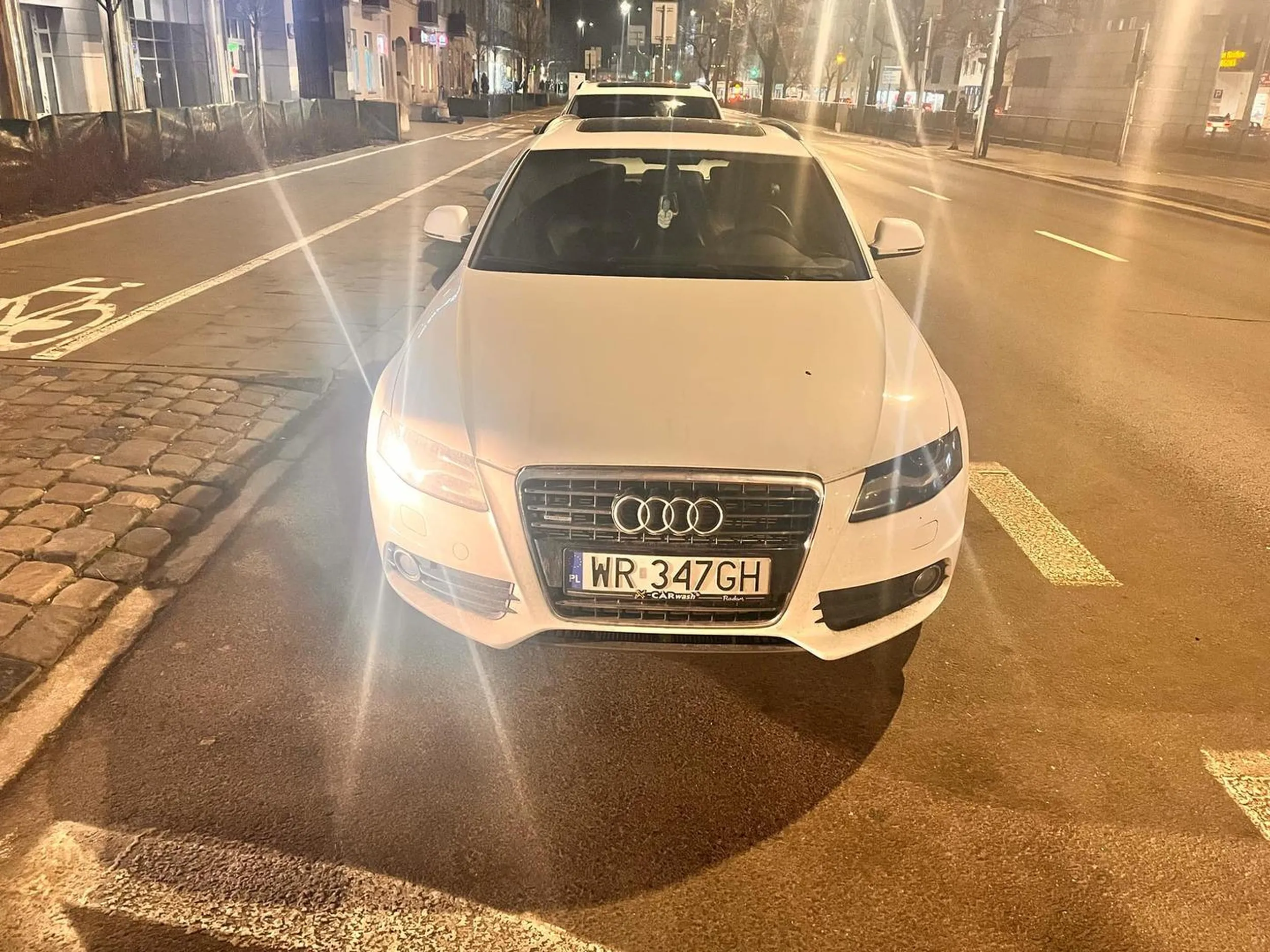 Brawo za piękne parkowanie we wjeździe/wyjeździe z bramy.