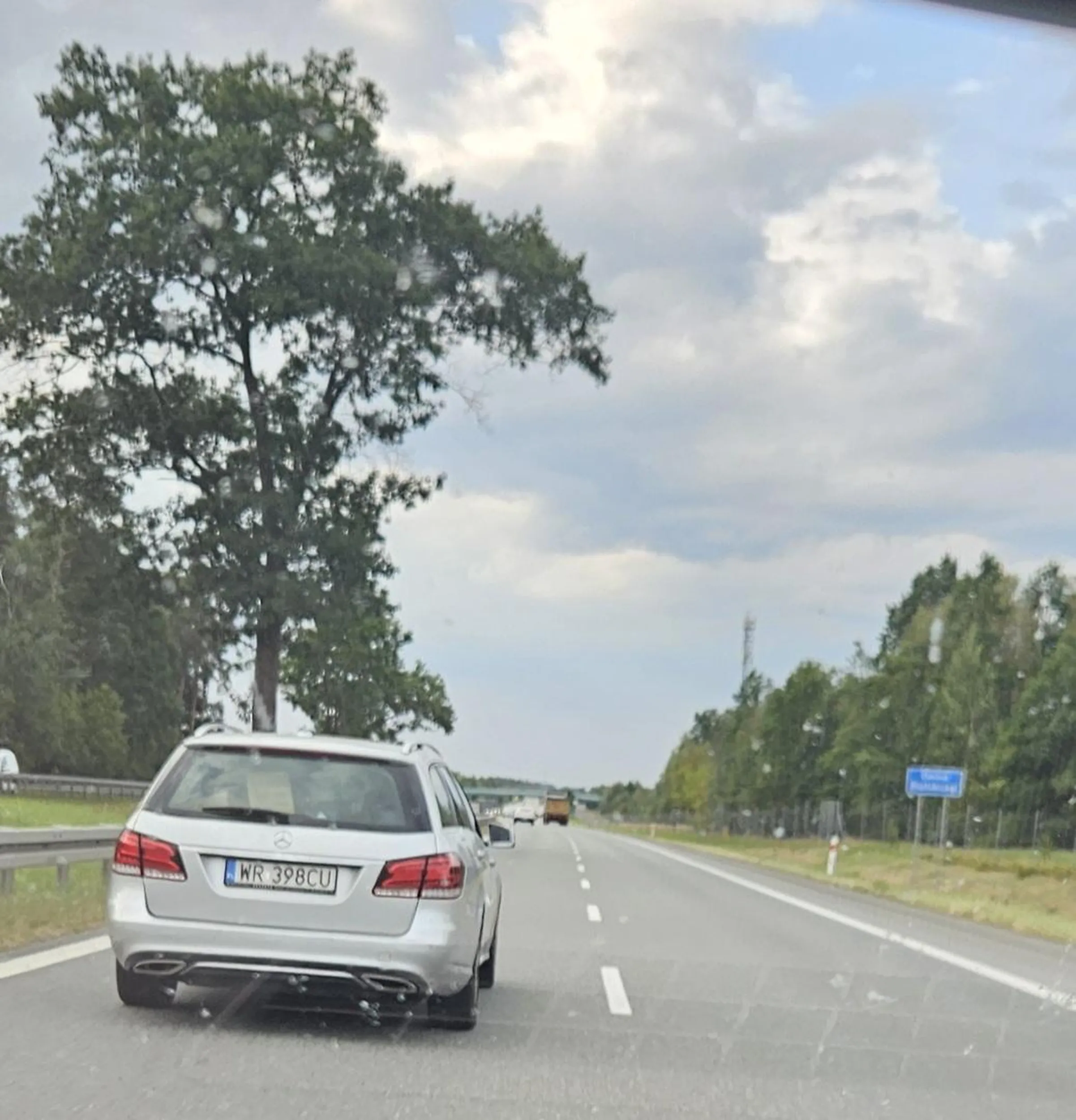 Blokowanie lewego pasa wsiowa radomska baba Art90kw