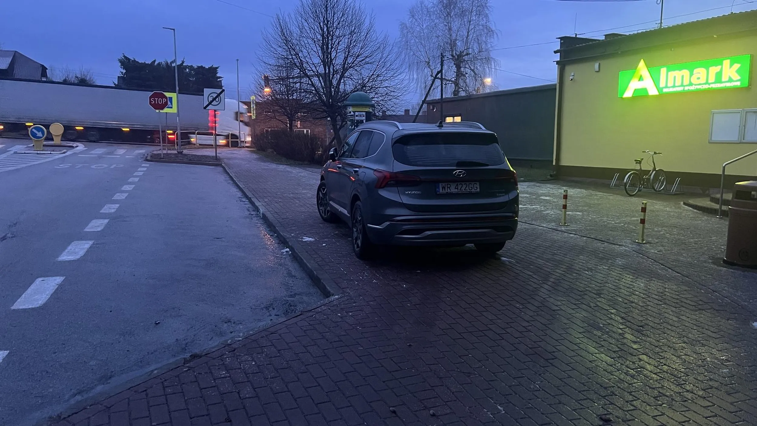 Stara warchlica nie ma miejsc parkingowych i pyskuje po zwroceniu uwagi