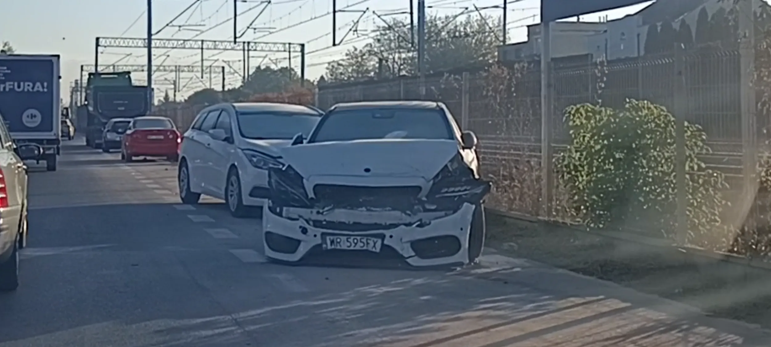 Już wkrótce auto do nabycia na OtoMoto jako bezwypadkowe. Heniek z Mławy nie raz z takiego czegoś wyklepał łódź podwodną.