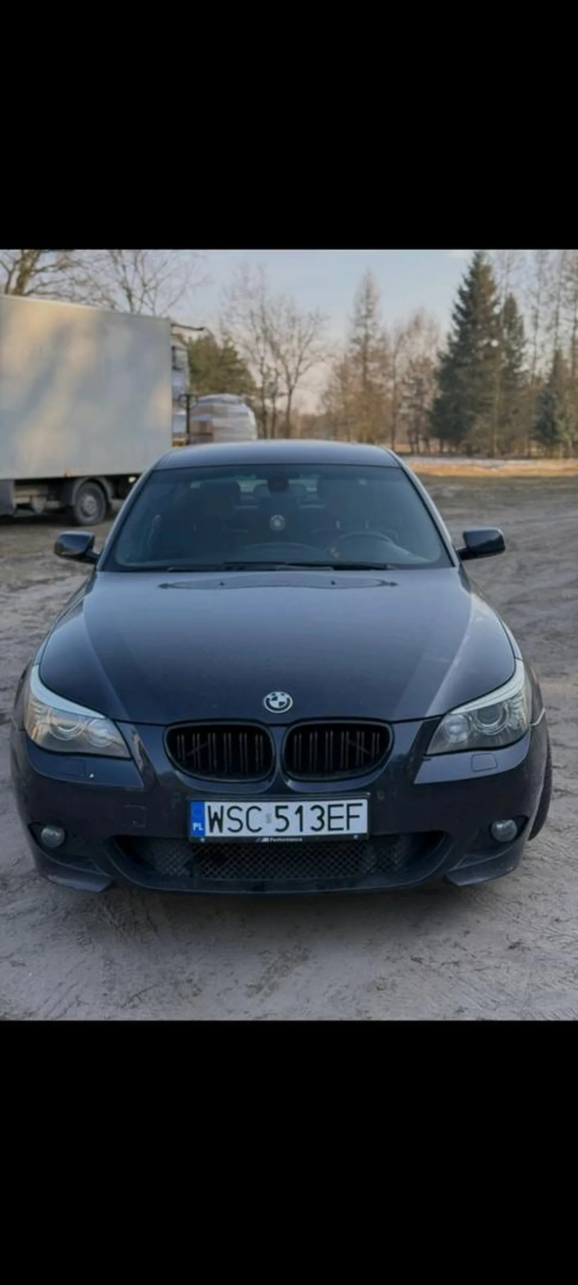 Typ w ogóle nie używa kierunkowskazów!!! Trzy litry pod maską,a jeździ jak pipa.