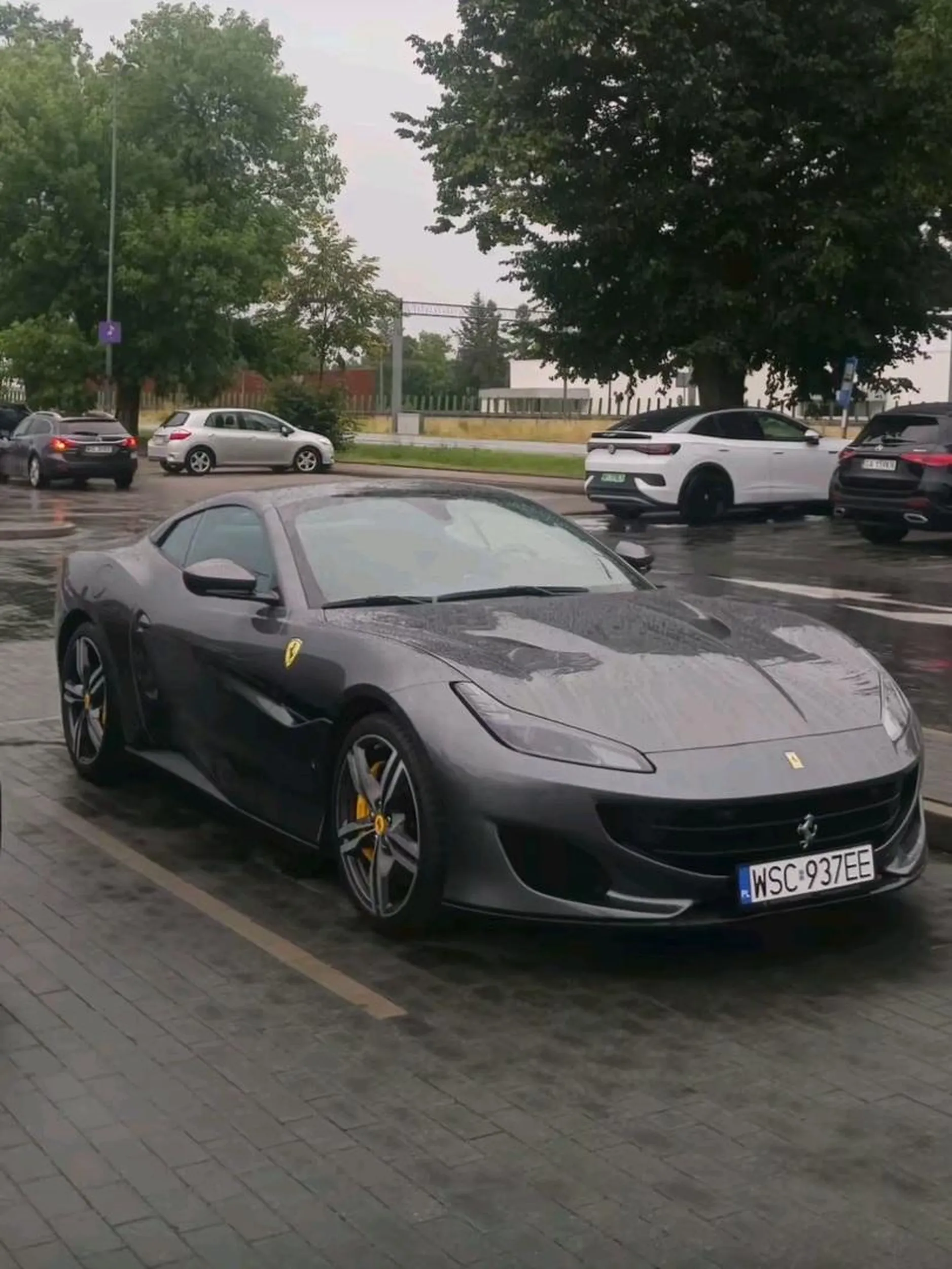 Ładne Ferrari w Sochaczewie