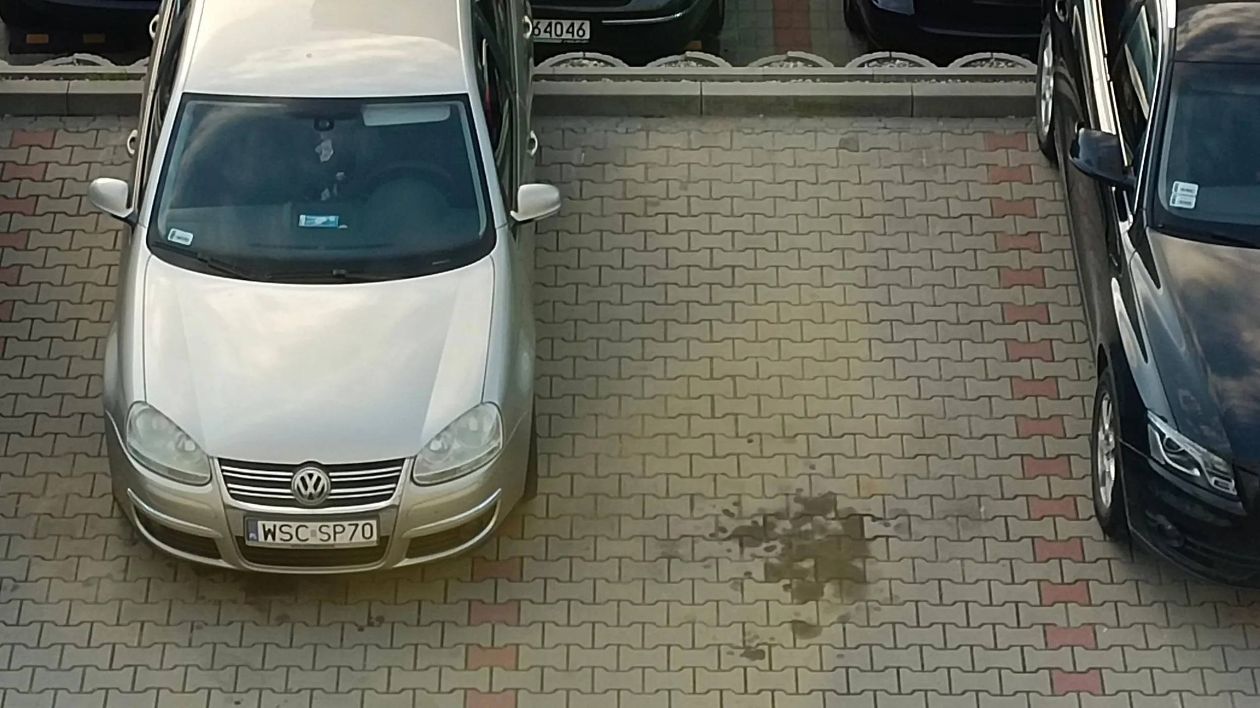 Naucz się parkować gówniarzu. Następnym razem będzie pstryczek  w czółko.