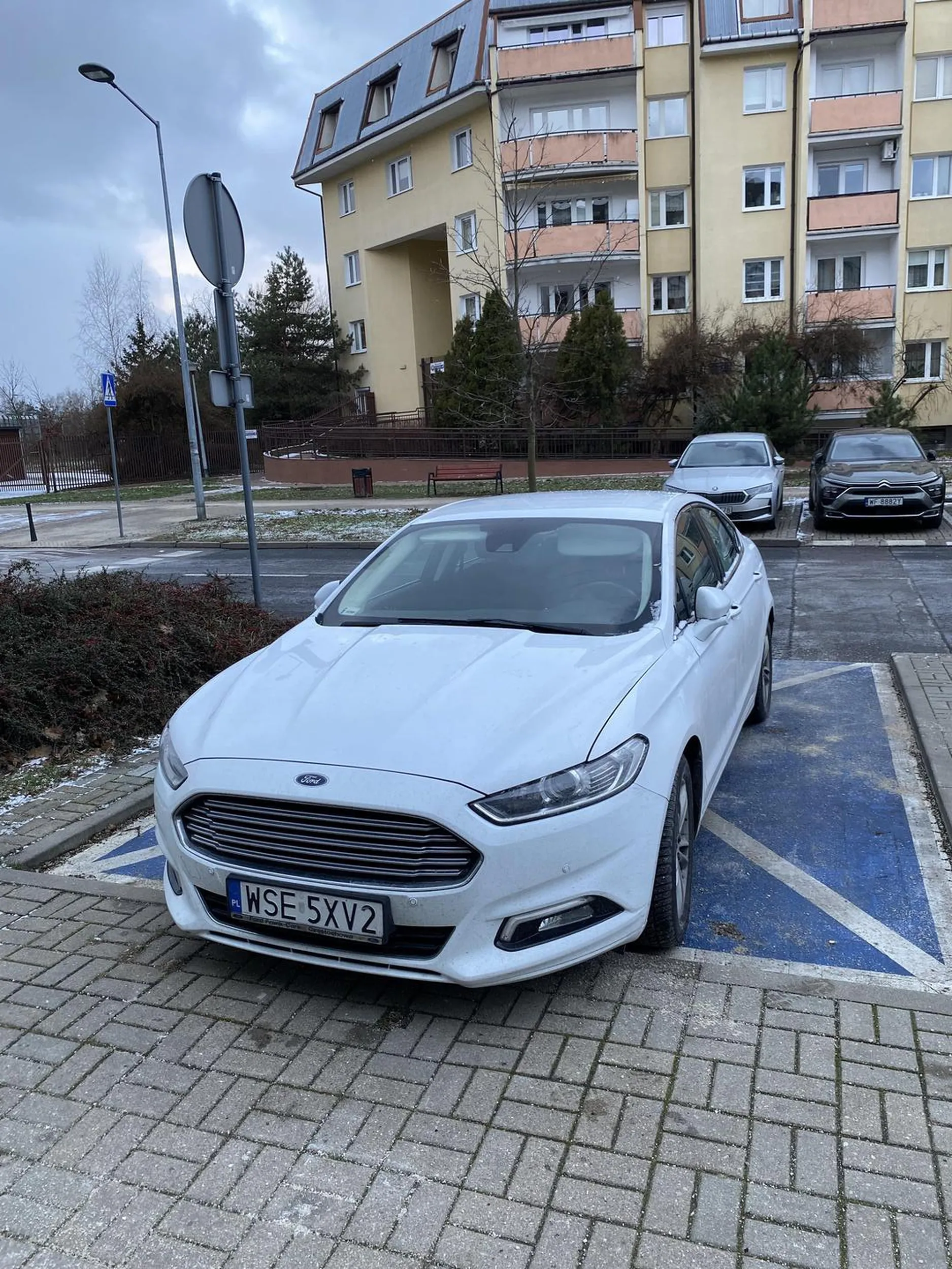 Pewnie się śpieszyła z bąbelkiem do przedszkola biedaczka:((