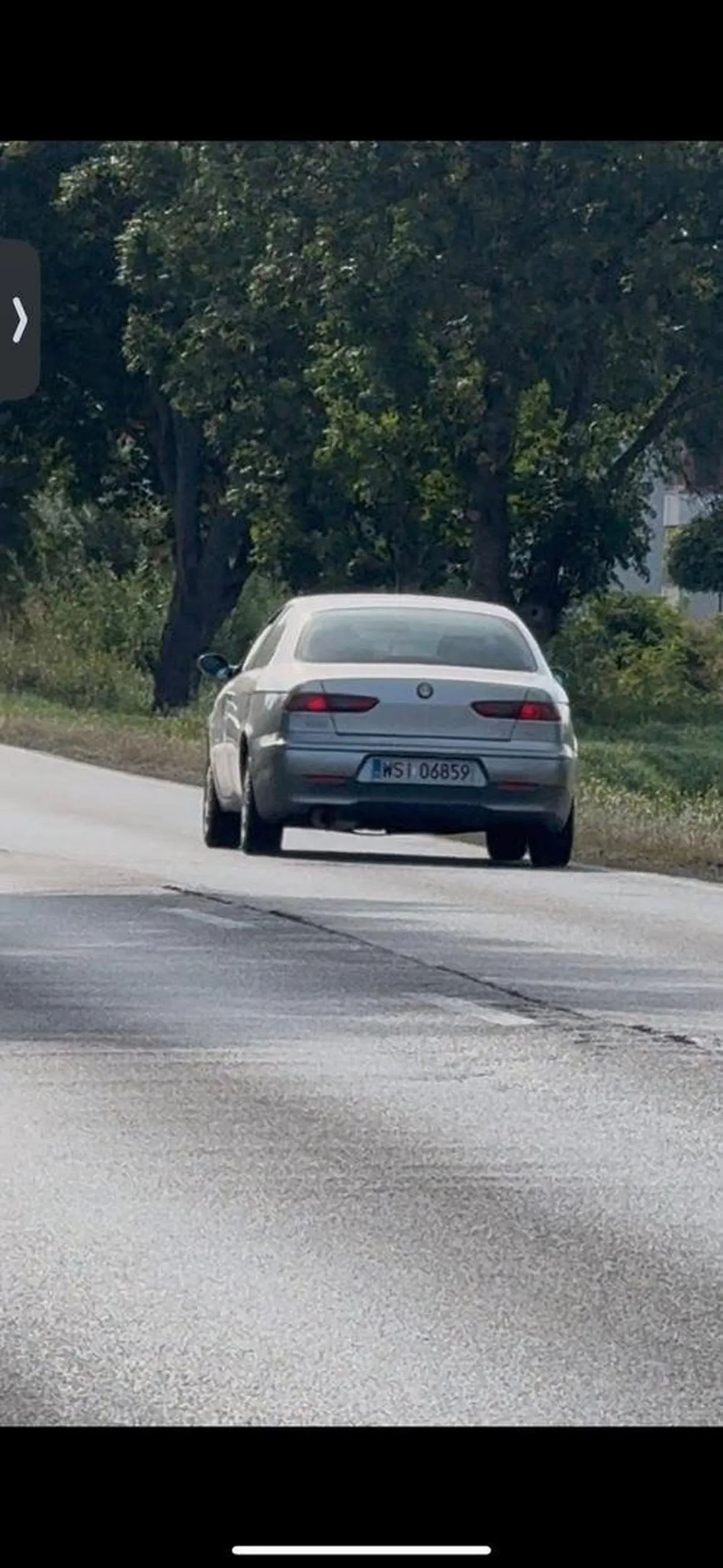 Dziś (tj25.08) między Strzałą a Chodowem owy Pan stojąc autem w Polu zaczepił dziewczyne pytając czy zgodzi się na szybki numerek za pieniądze, po wyciągnięciu telefonu odjechał.