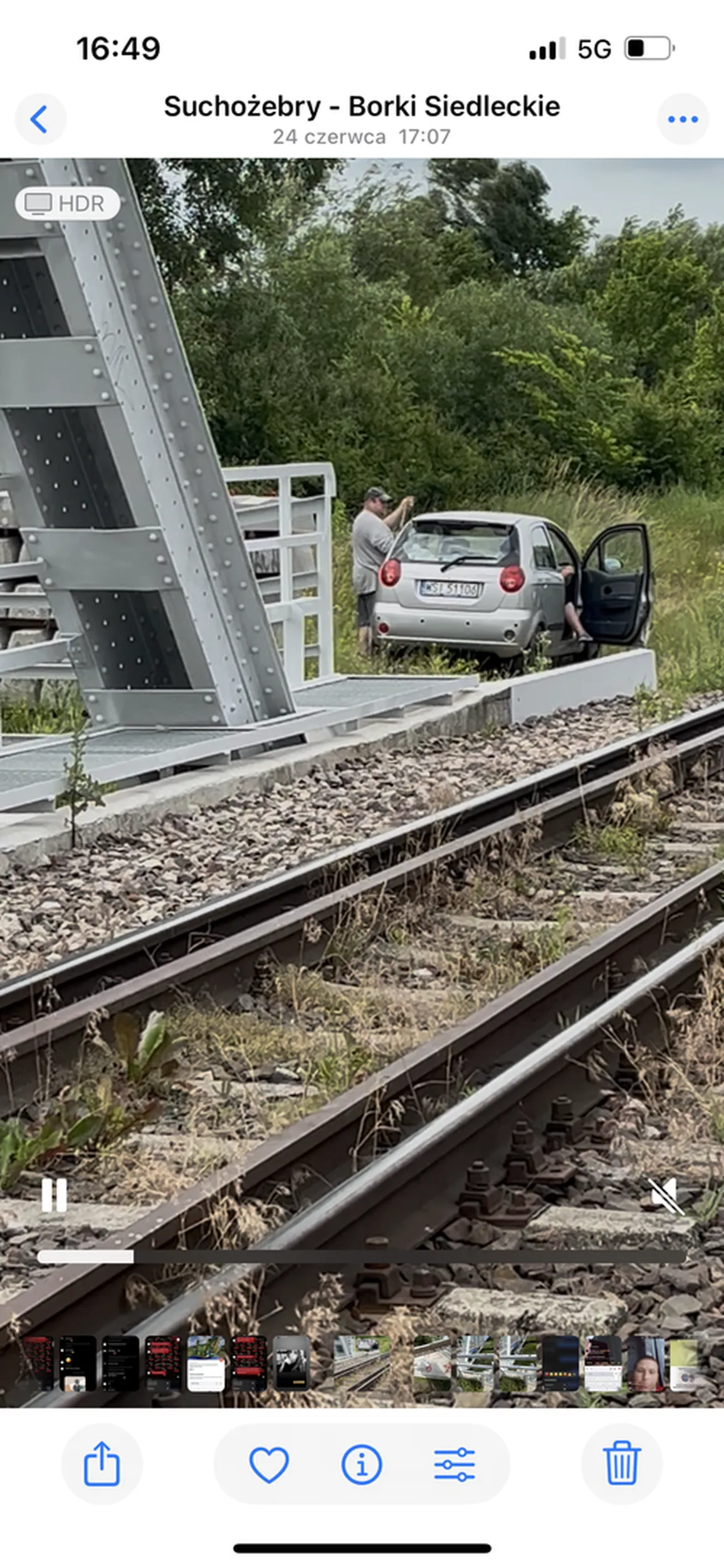 Radosław  jedzi z swoją małżonką Ewą po pijaku nie robiąc sobie żadnego z tego problemu a Ewa parę miesięcy wcześniej straciła prawojazdy bo jeździła po pijaku