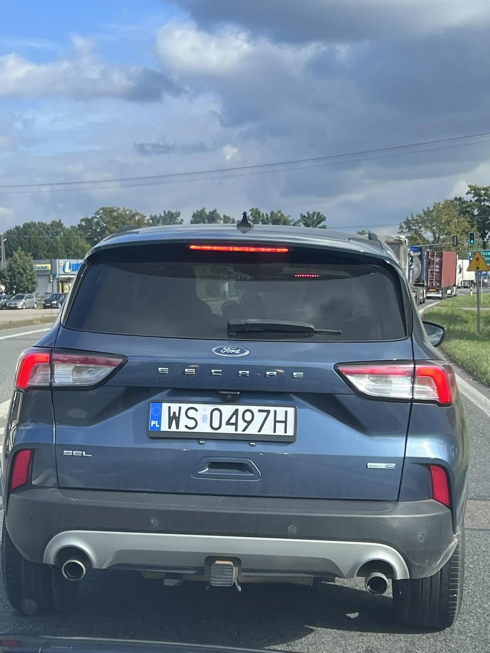 Wyprzedzaj tak dalej to w najlepszym razie skończysz w rowie.