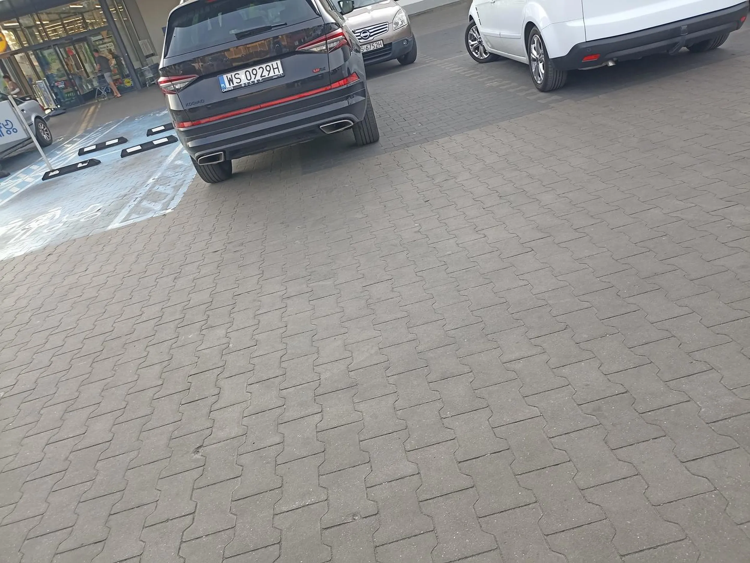 Czas na kurs doszkalający? Na przejściu dla pieszych się nie staje pijaczyno