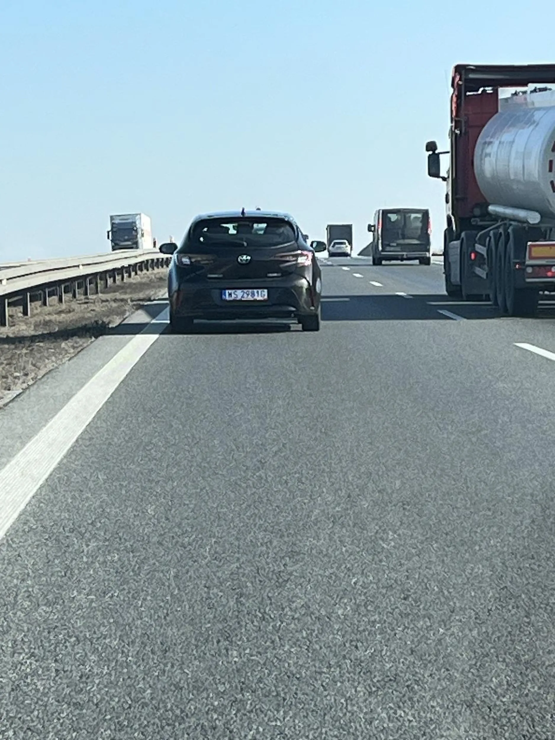Zjeb sobie slalom na autostradzie urządza