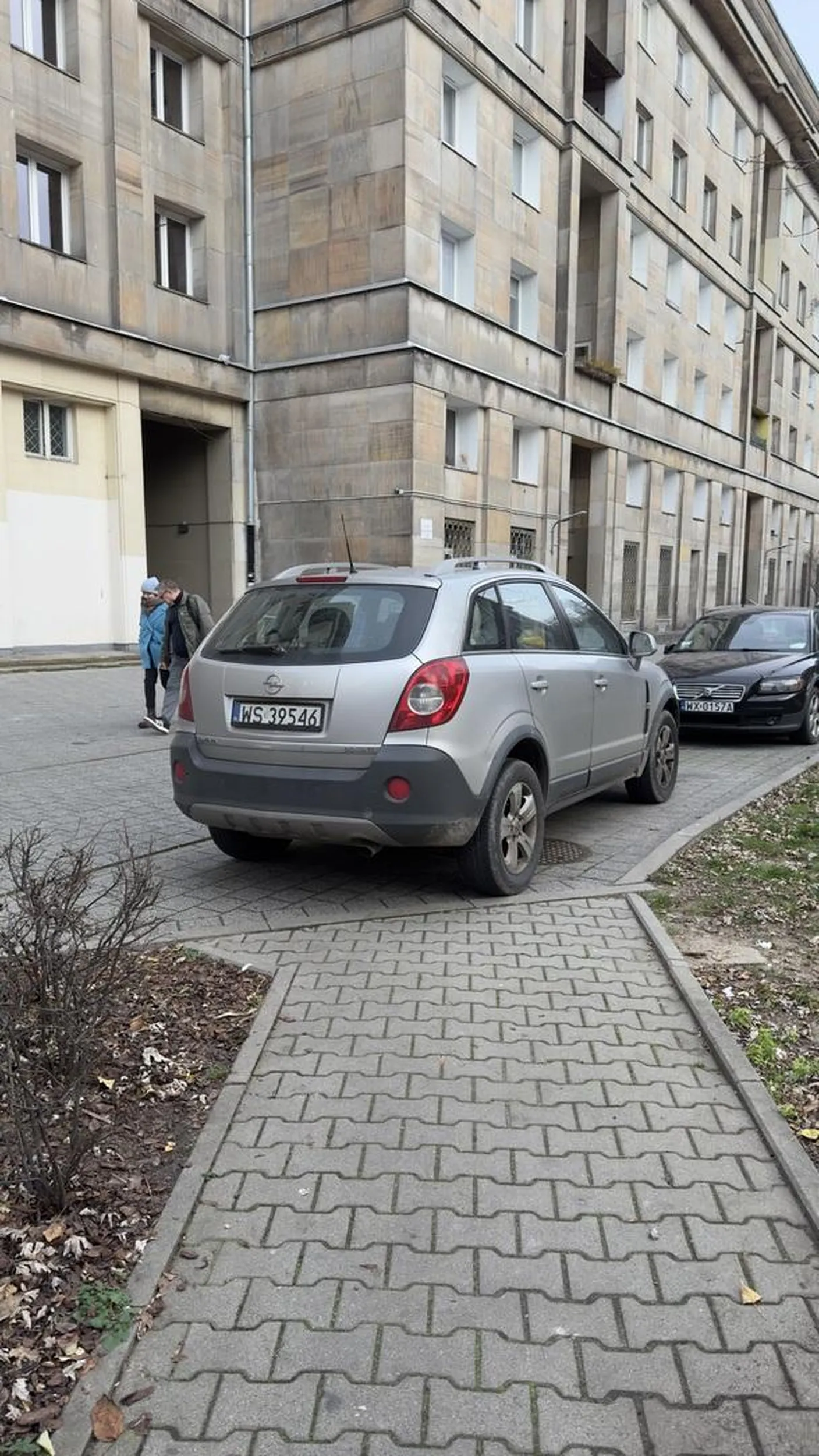 Naucz się tumanie parkować, bo ludzie nie zaczną lewitować