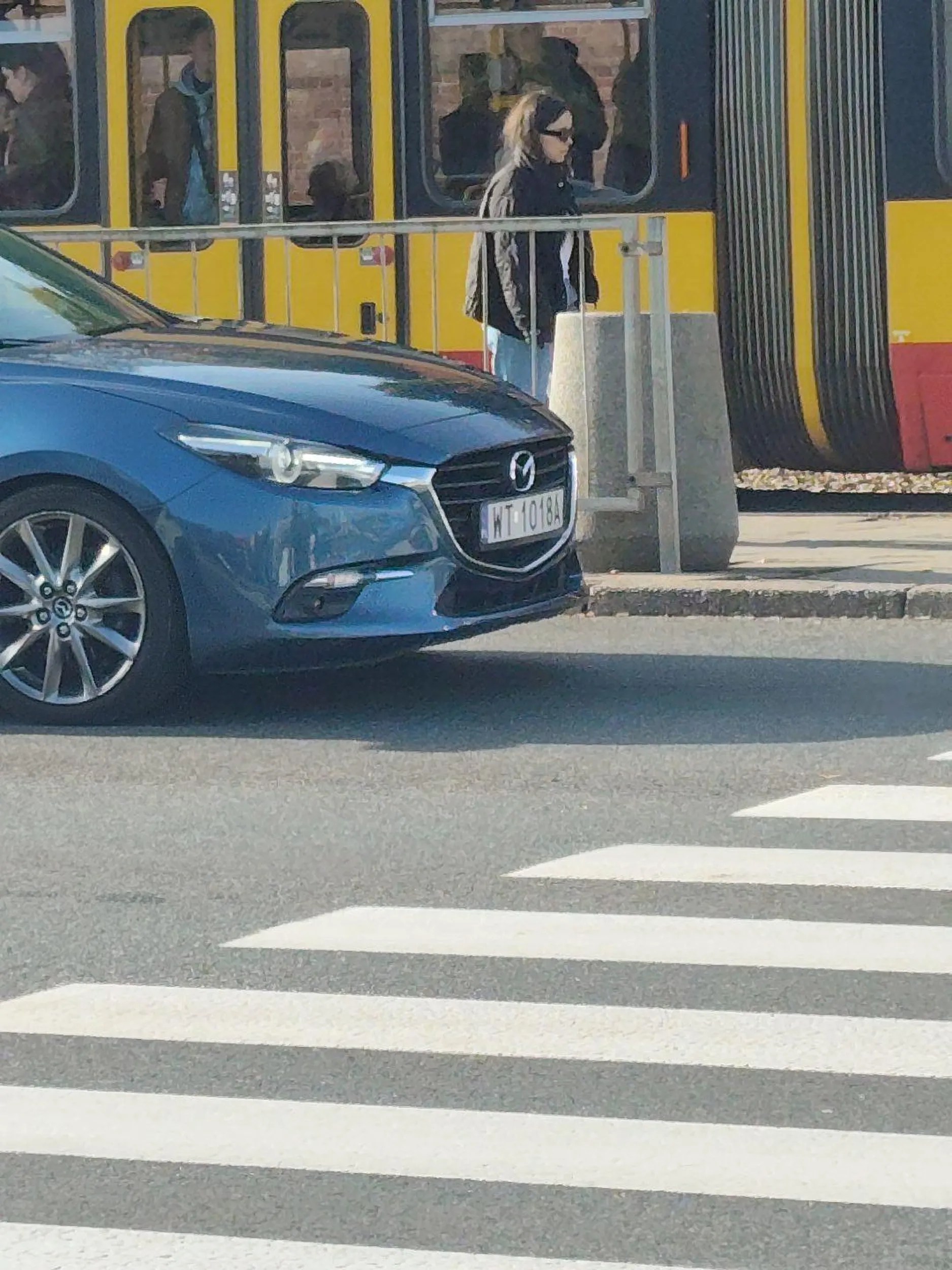 Kierowca przekracza linnie, naucz się hamować.