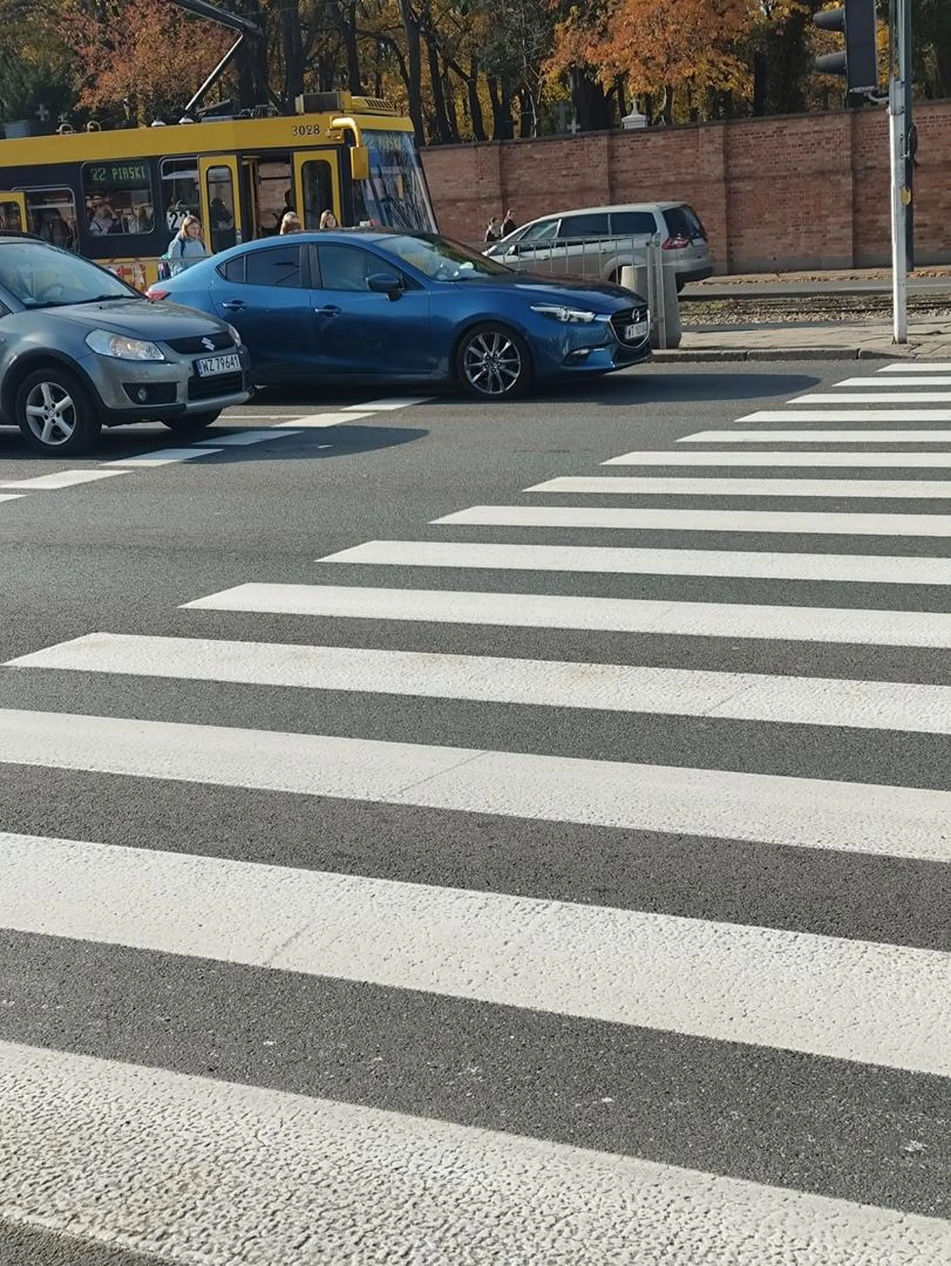 Kierowca przekracza linnie, naucz się hamować.