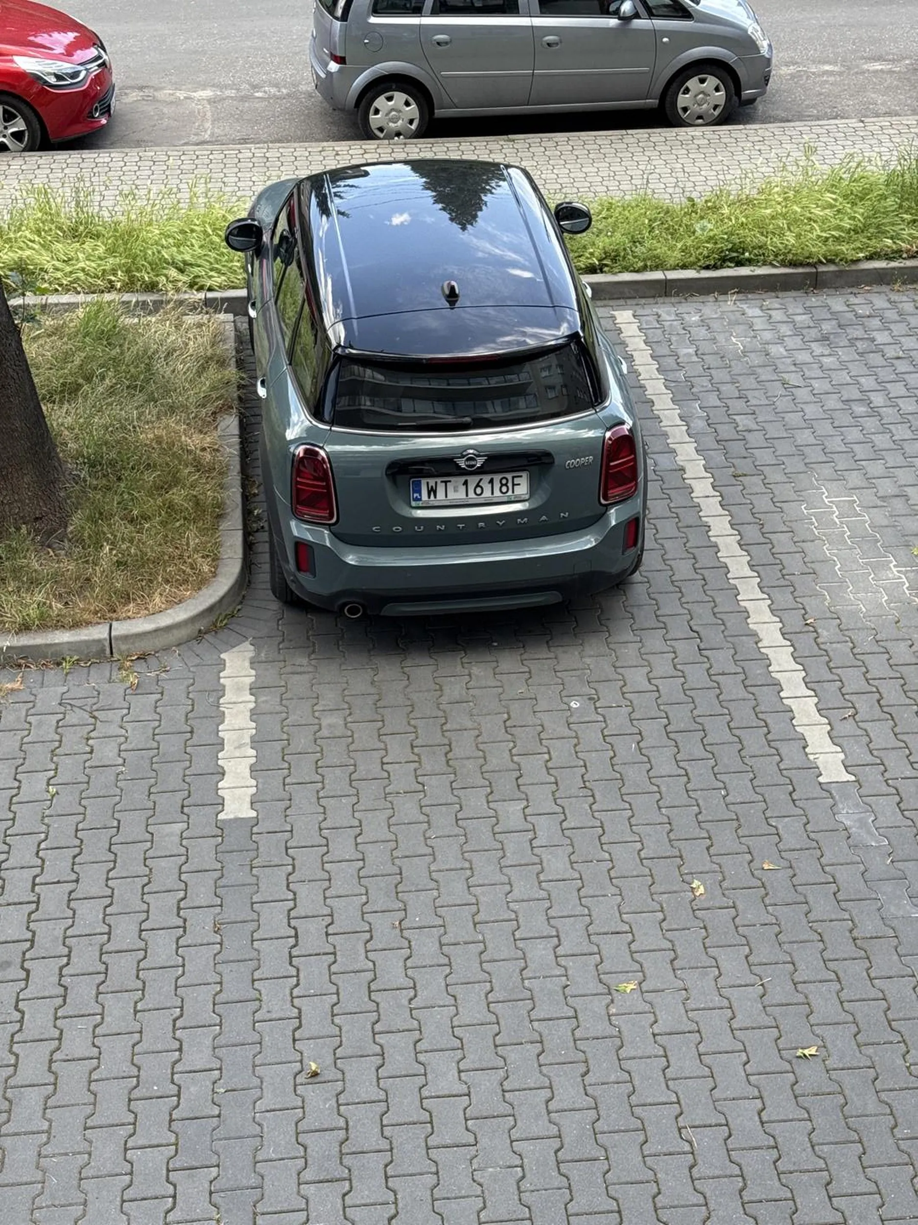 Parkuje na miejscu prywatnym ciągle