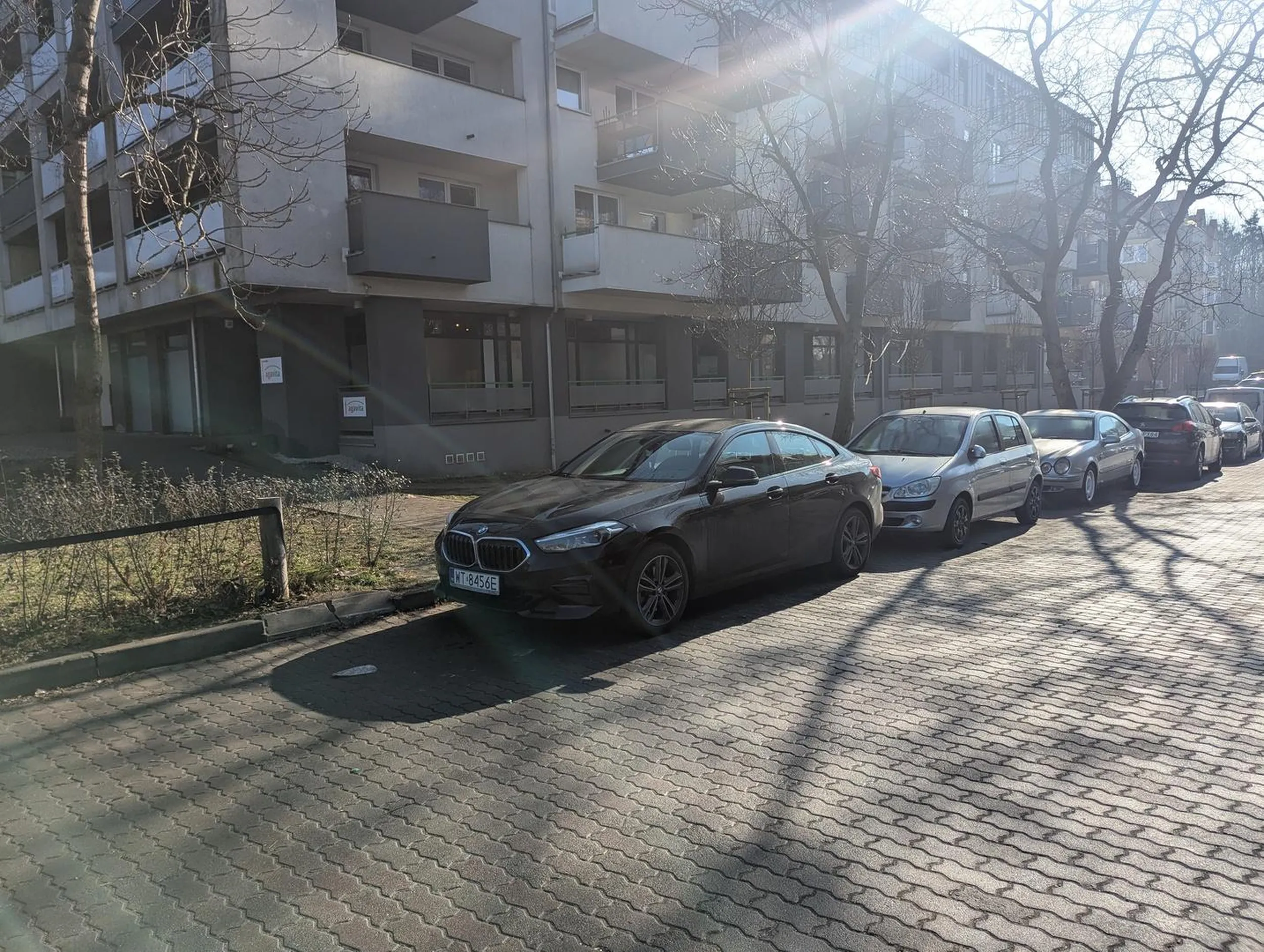 W jaki sposób mam tędy przejść z wózkiem?