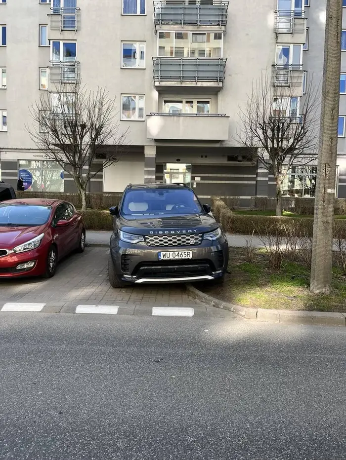 Polecam jazdy doszkalające, poproś instruktora o przećwiczenie parkowania w liniach