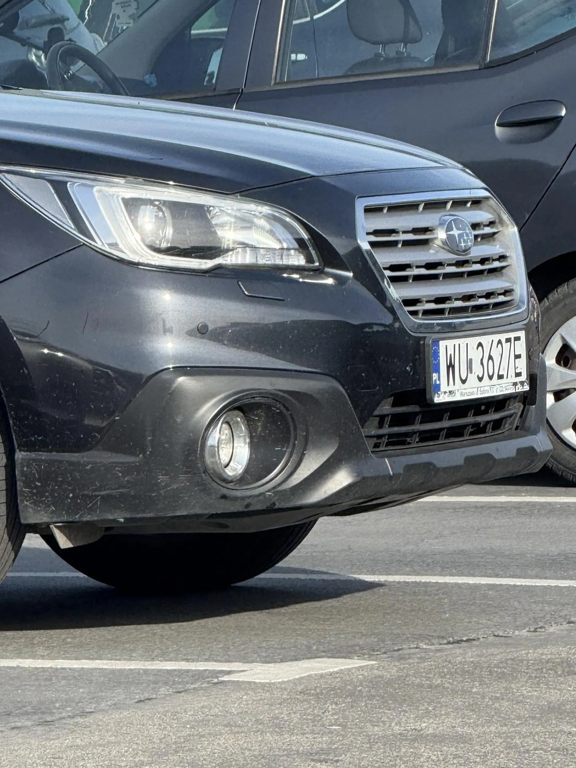 Kupiłaś sobie prawo jazdy ( lub wygrałaś w chipsach)… Naucz się zasad ruchu drogowego a potem już będziesz mówiła kto jest winny i w jakiej sytuacji. BLONDYNA !!!