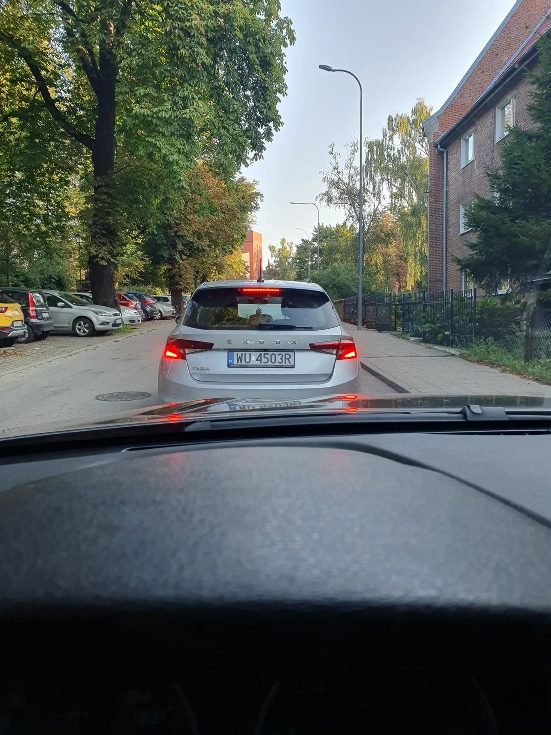 Głupia baba tnie rondo w Gdańsku wymuszając pierwszeństwo