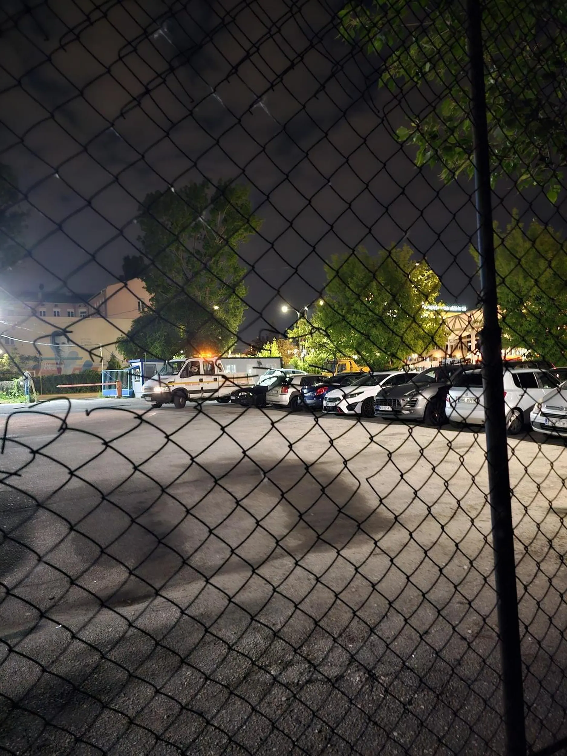 Kradziony. Odzyskany przez akcje policji. Pościg. Auto mało ucierpiało.