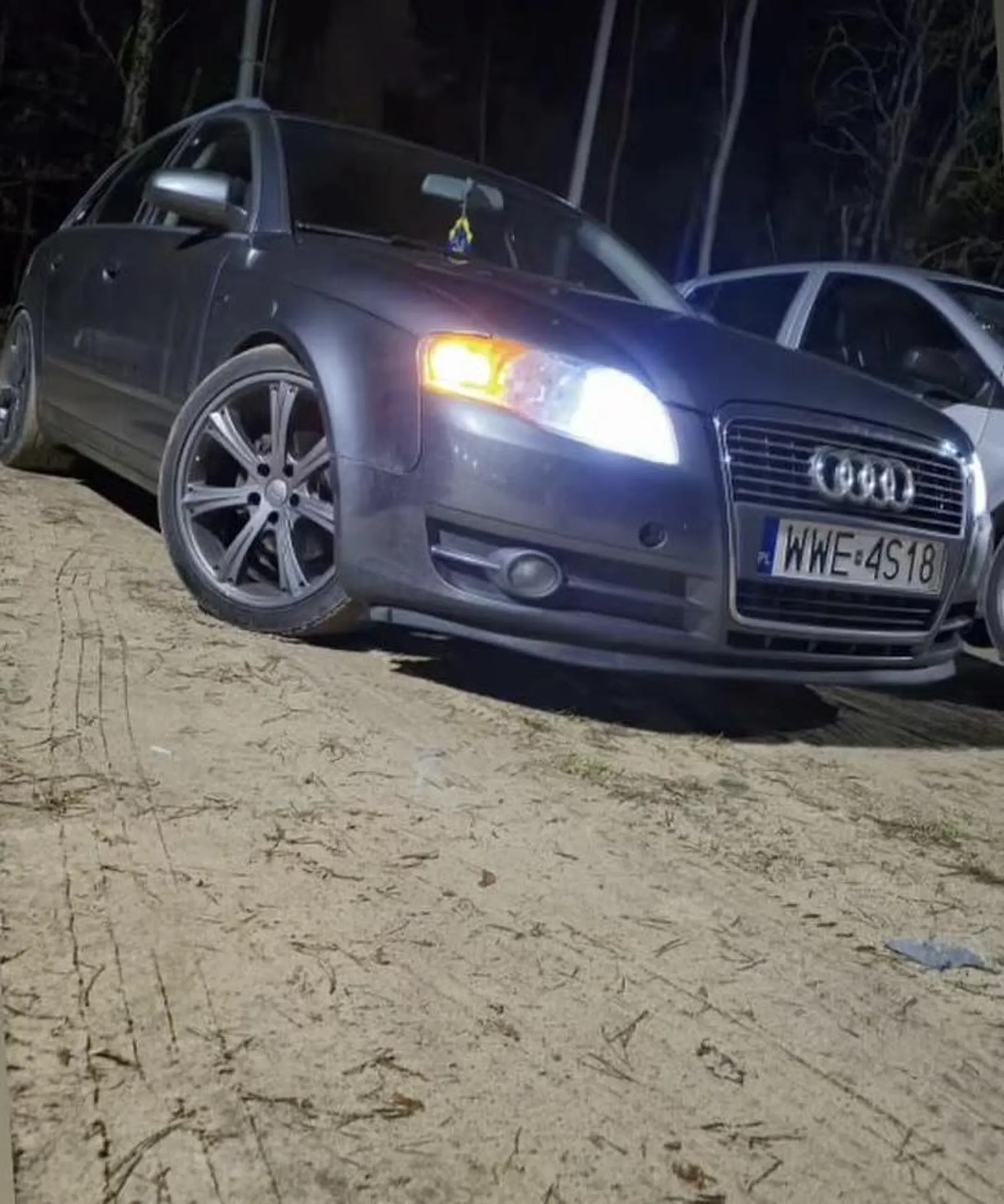 wyprzedza na pasach przed pszedszkolem prawie potraca dziecko po zwroceniu uwagi krzyczy ze klocki sie koncza i nie ma jak wychamowac