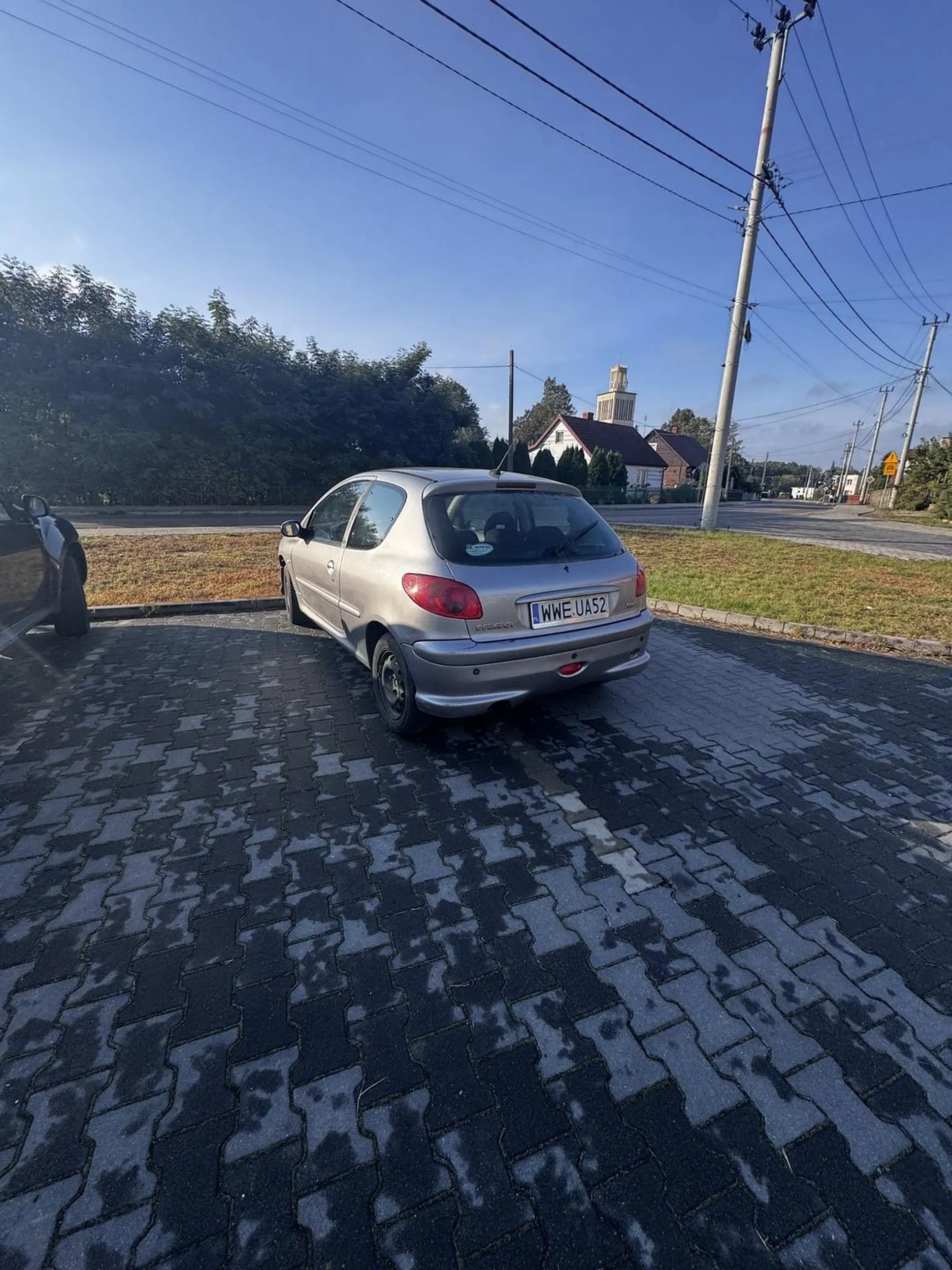 człowieku naucz się parkować bo aż żal na to patrzeć