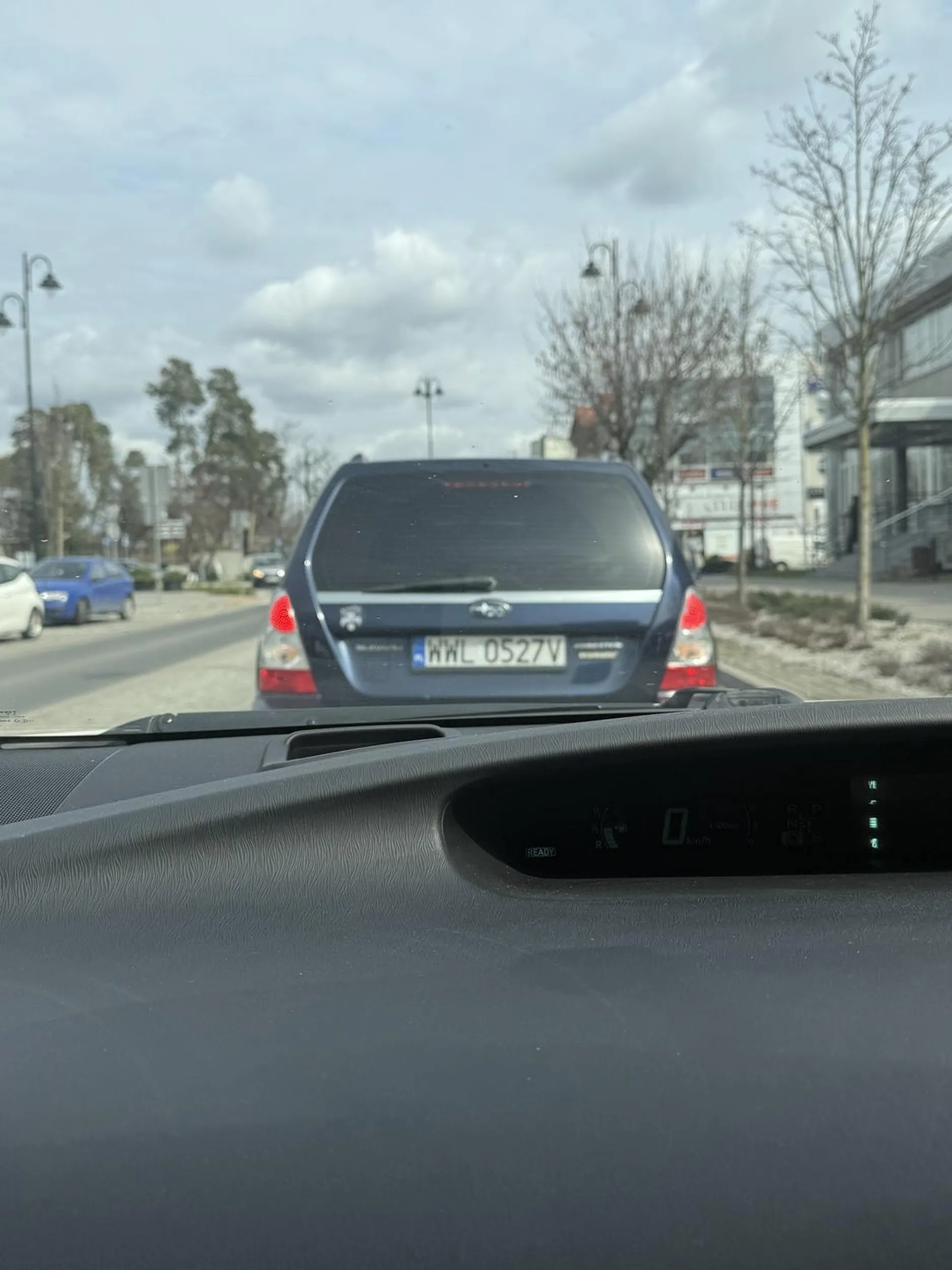 Typowy cwaniaczek nic więcej. Uważaj co i do kogo mówisz. Do zobaczenia ;)