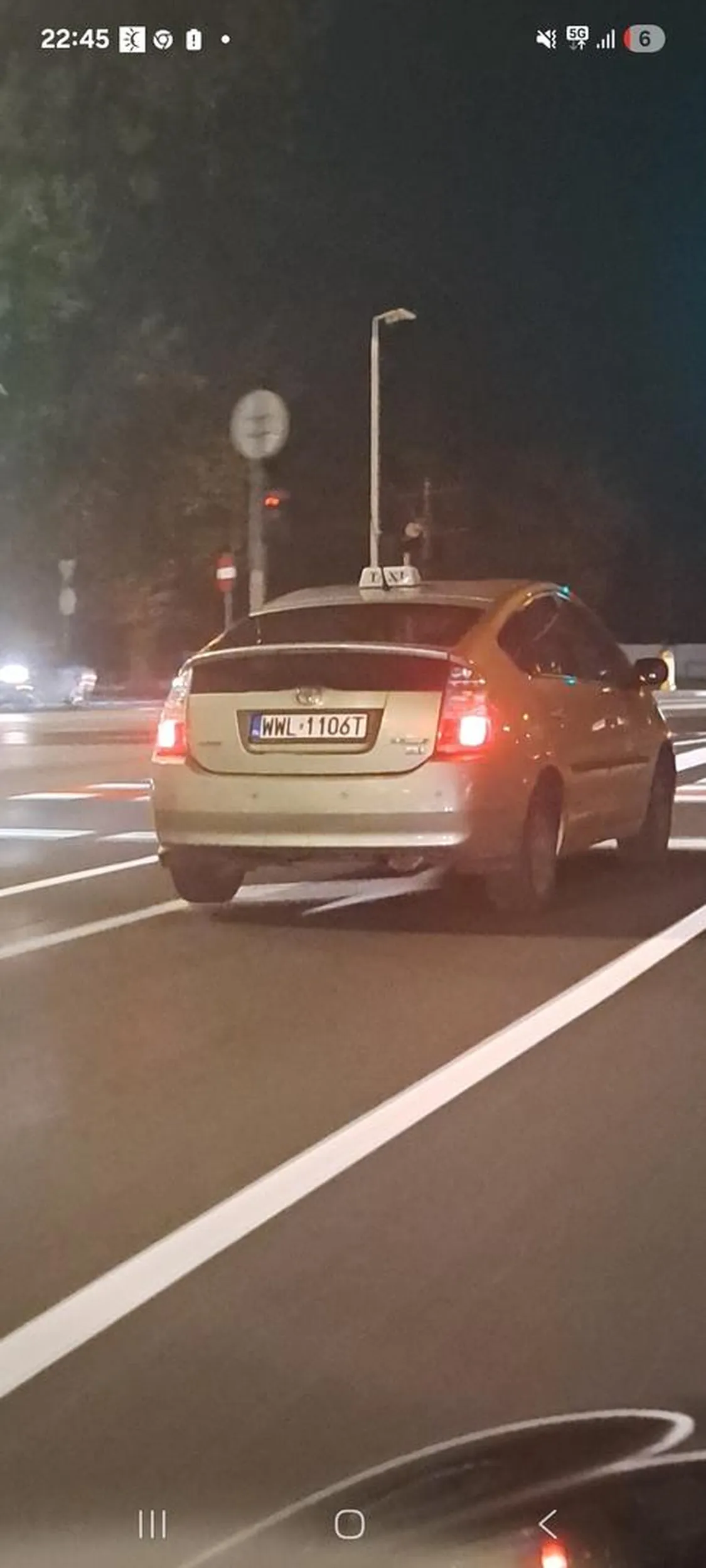 Nie Polak, lubi siedziec na zderzaku, wjeżdża na ostatnią chwilę przed maskę zmieniając pas, bardzo sie spieszy