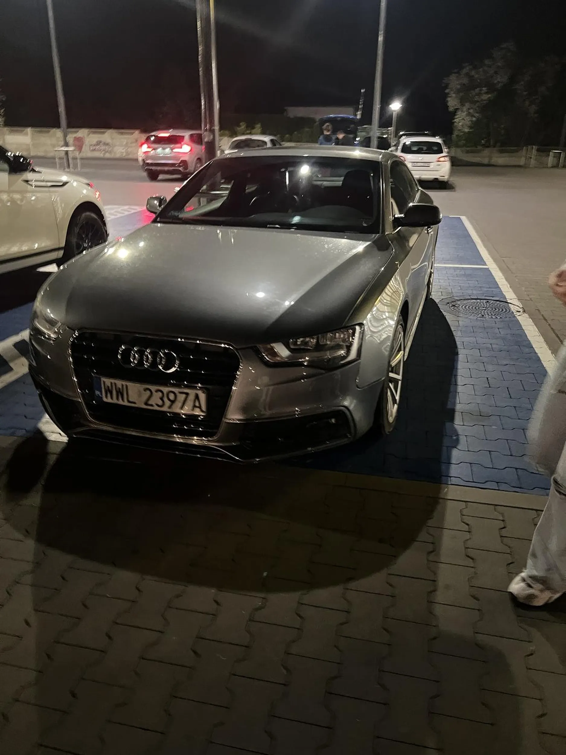 Inwalida inaczej. Parking lidla praktycznie pusty. Ale nie, trzeba jak najbliżej. A żebyś faktycznie została takową osobą !