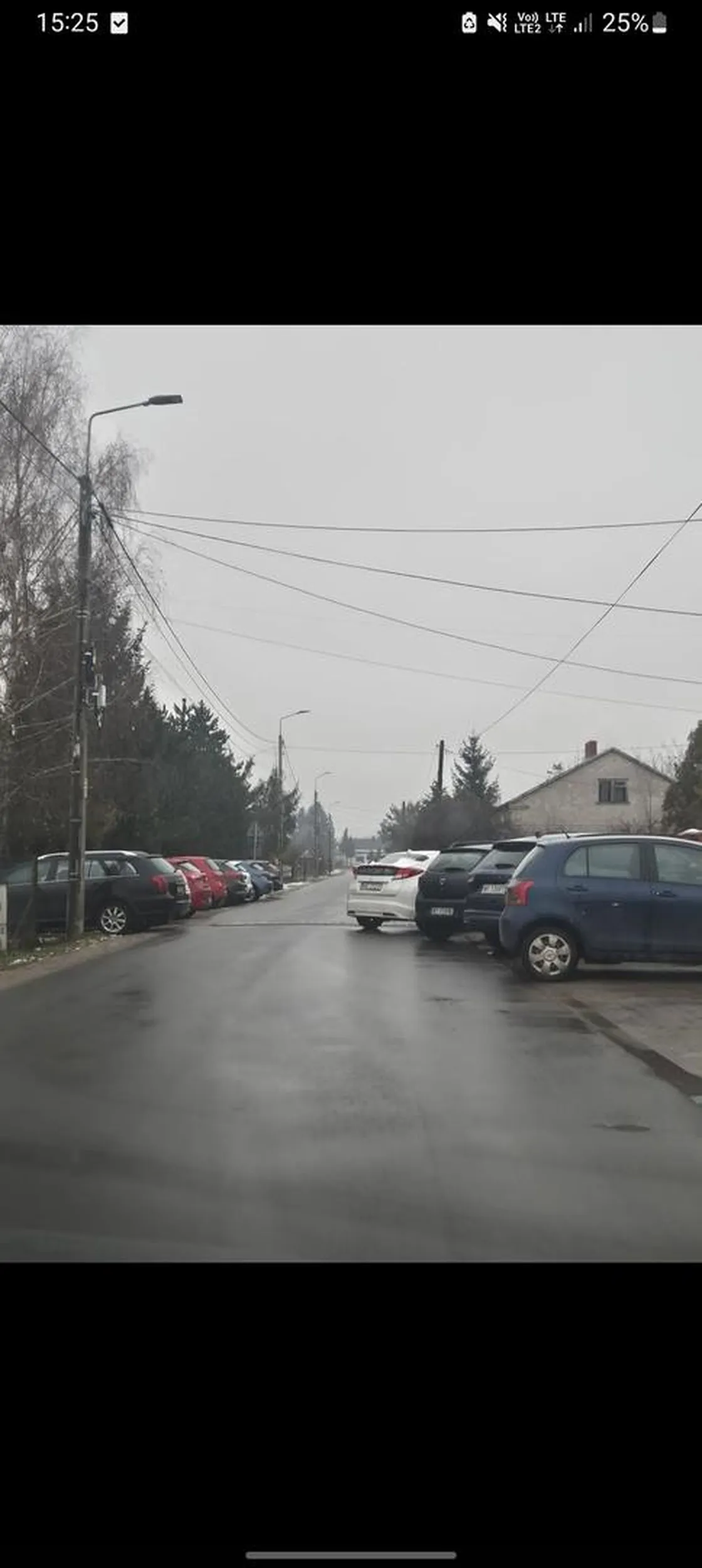 Naucz się parkować bo zastawiasz pół drogi