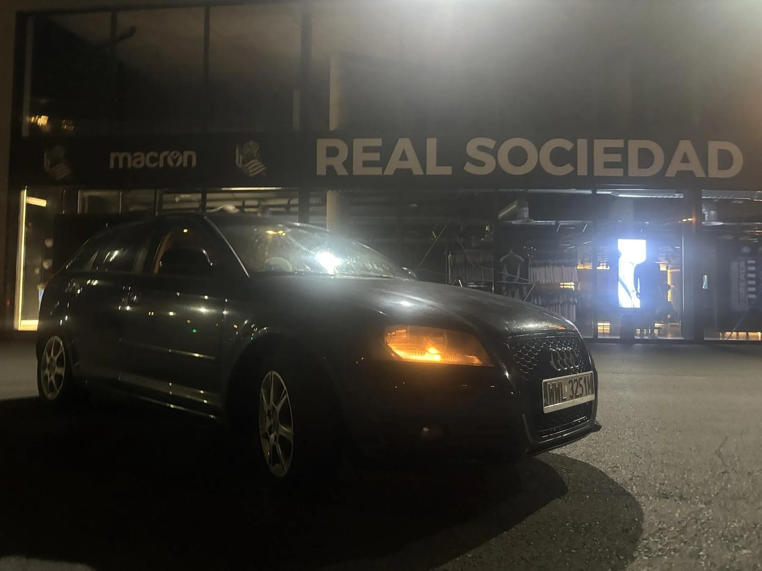 Certyfikowane auto nagich polaków w Madrycie