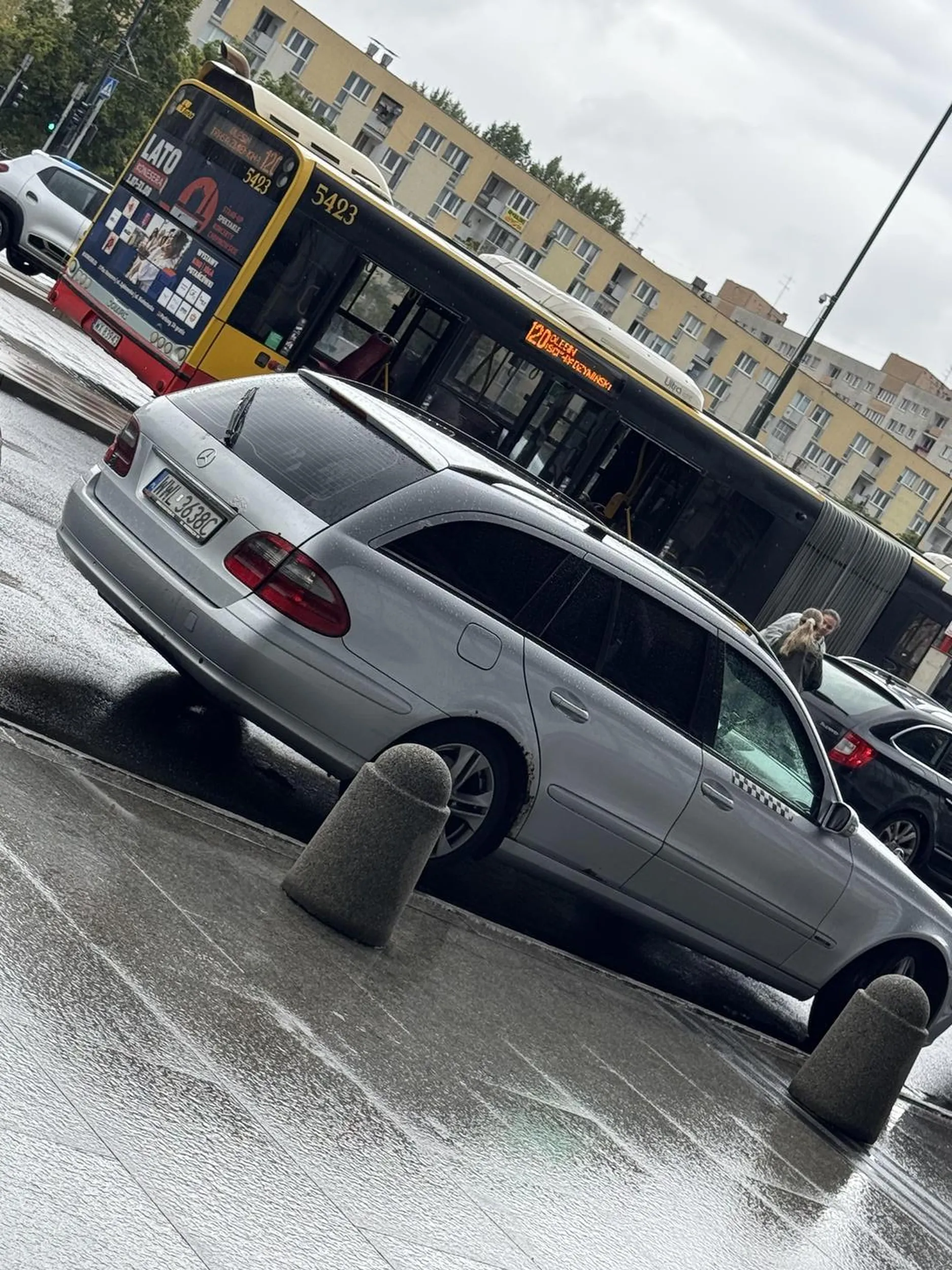 Upodobał sobie dworzec wschodni od jakiegoś czasu, 100zl wejście, 5 dyszek za kilometr