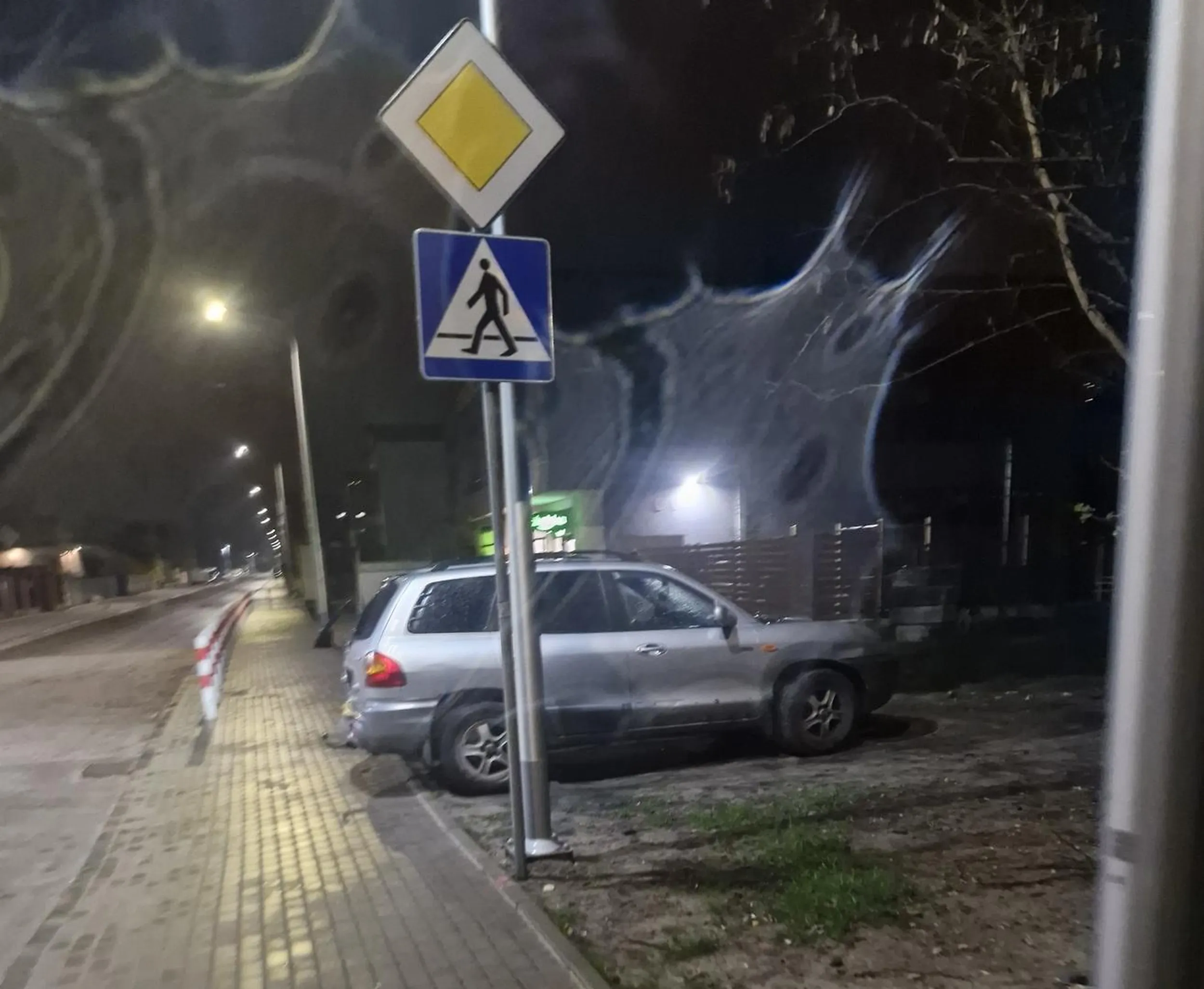 Baba bez choćby ćwierci mózgu. Wieśniara jakich mało.