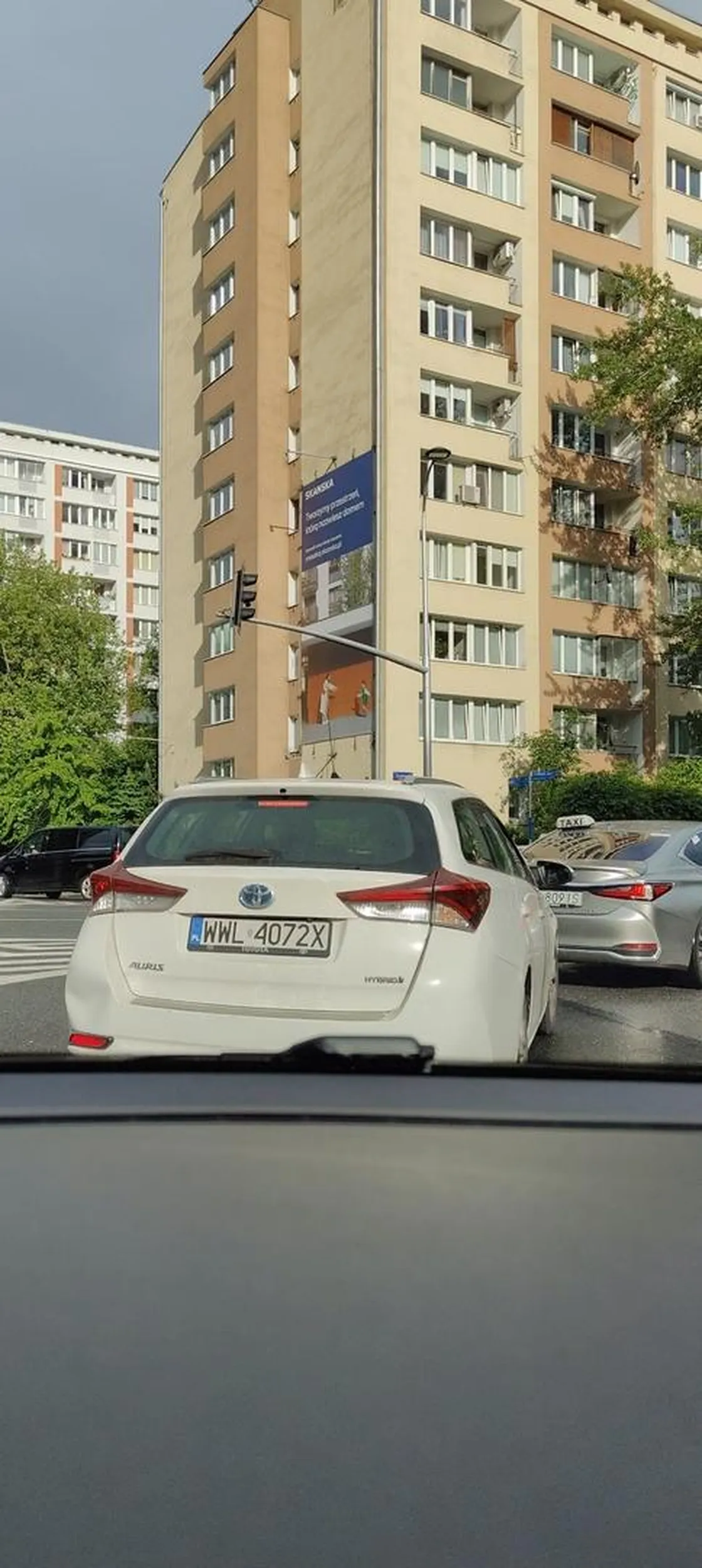 Upierdol se te lusterka w tej toyocie. Nie używasz - nie potrzebujesz. To samo z kierunkowskazami. Trzy razy byś się komuś ppd maskę wjebał typie. Wymuszacz odszkodowań z ubezpieczalni...