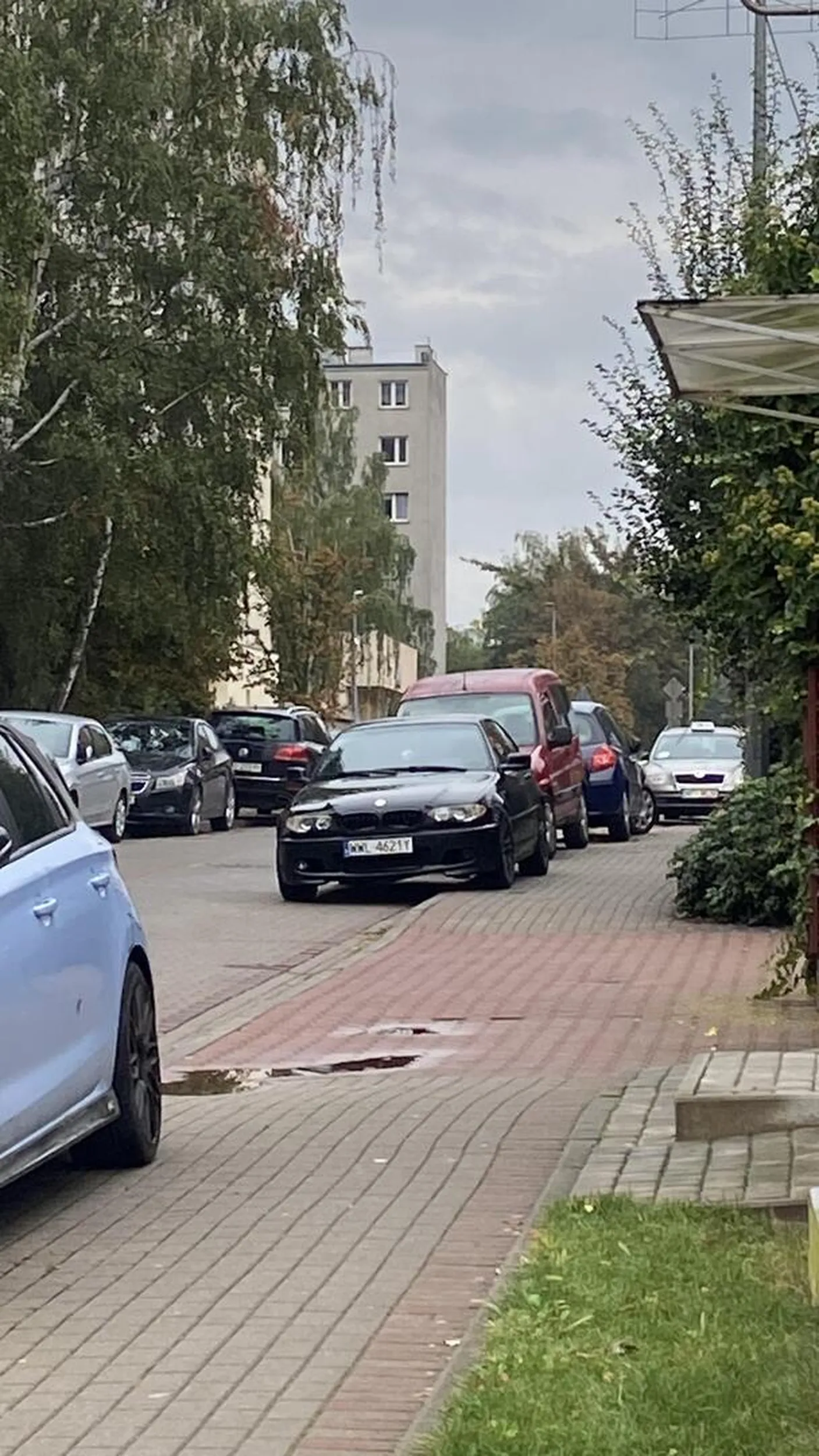 Bandyta drogowy smieja 120kmh po pasie BUSPAS w miejscu ograniczenia predkosci do 60kmh