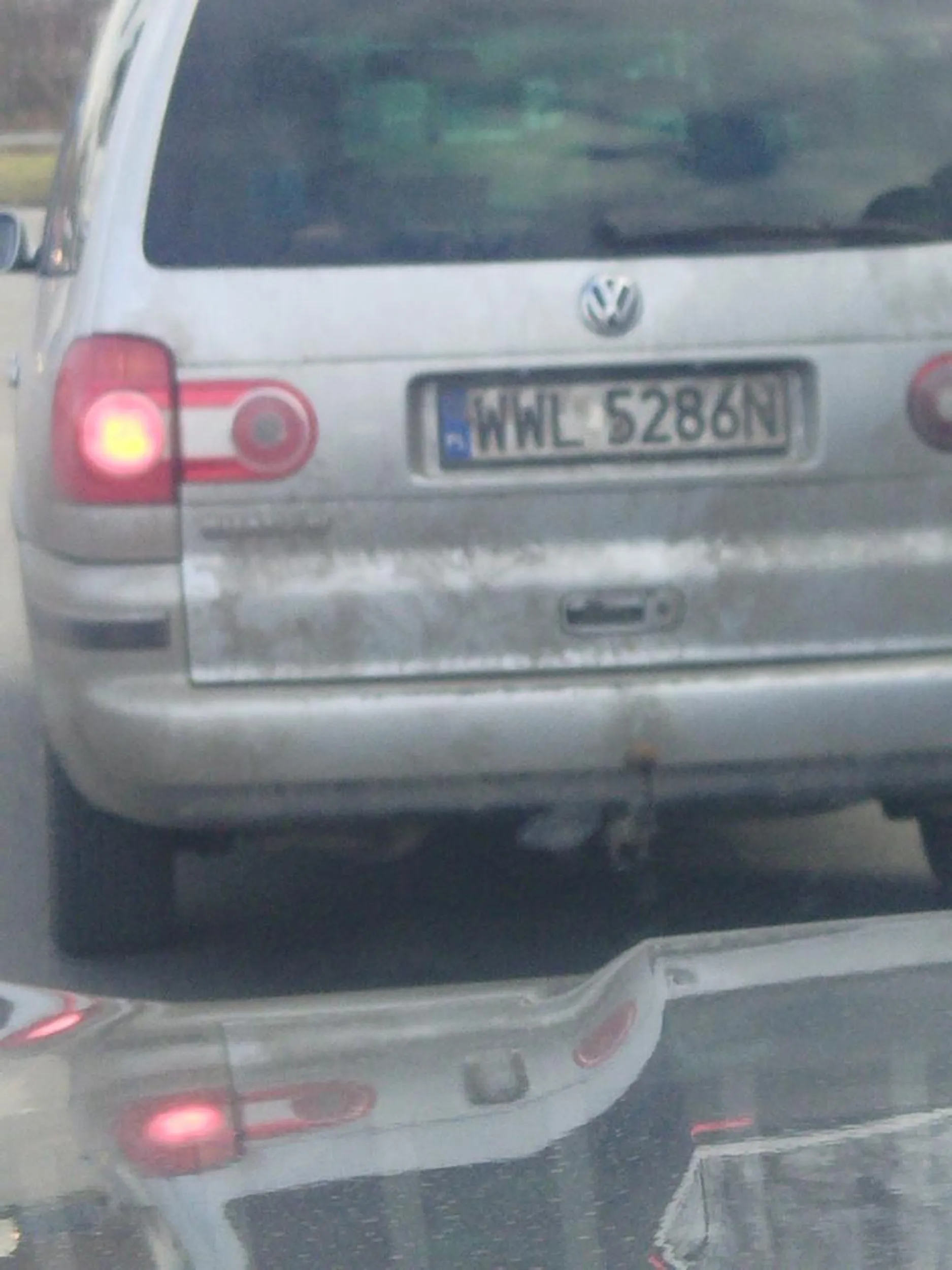 Uważajcie na tego fachowca i agresora !!!!