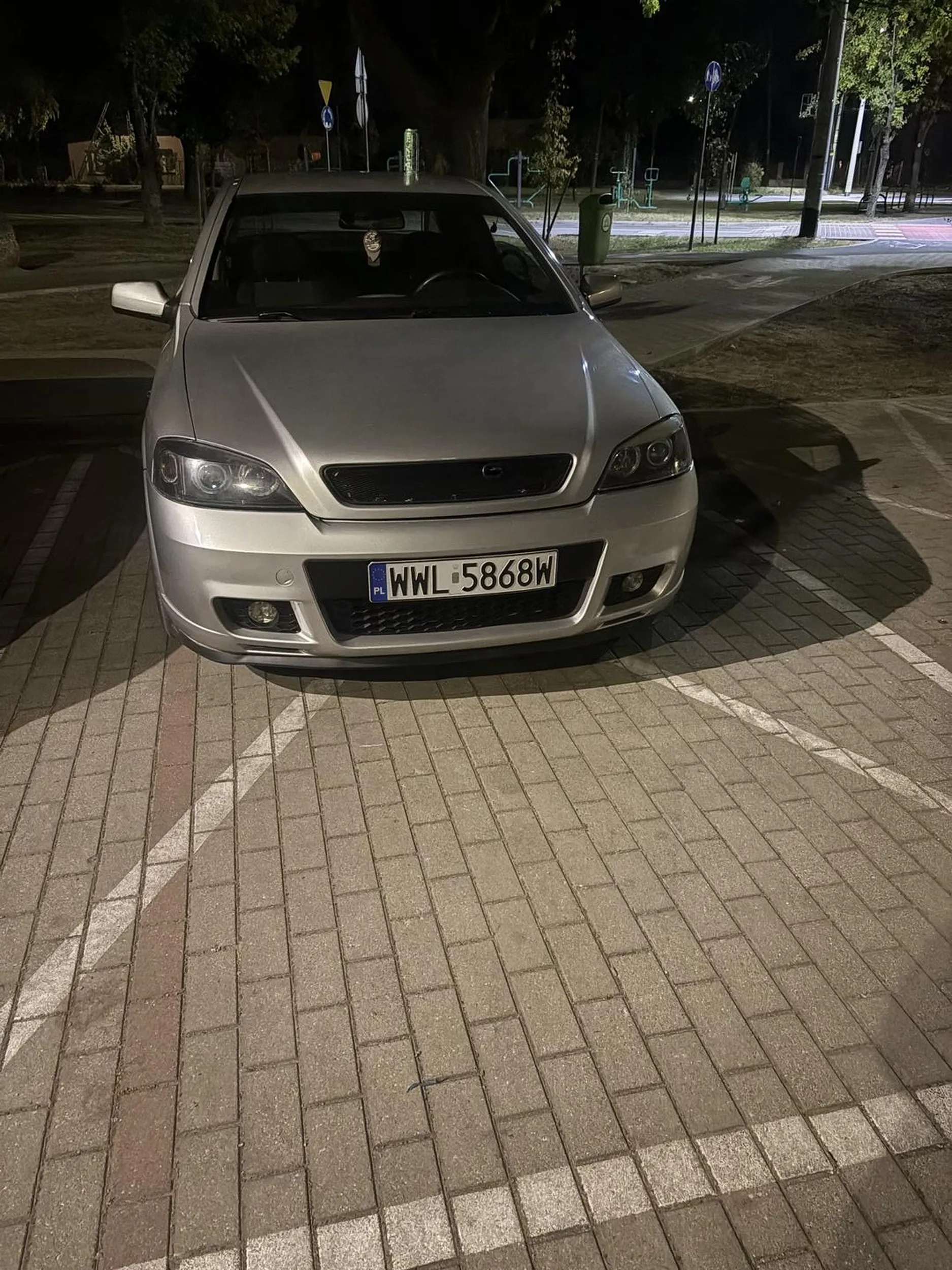 Parkuje na kopercie