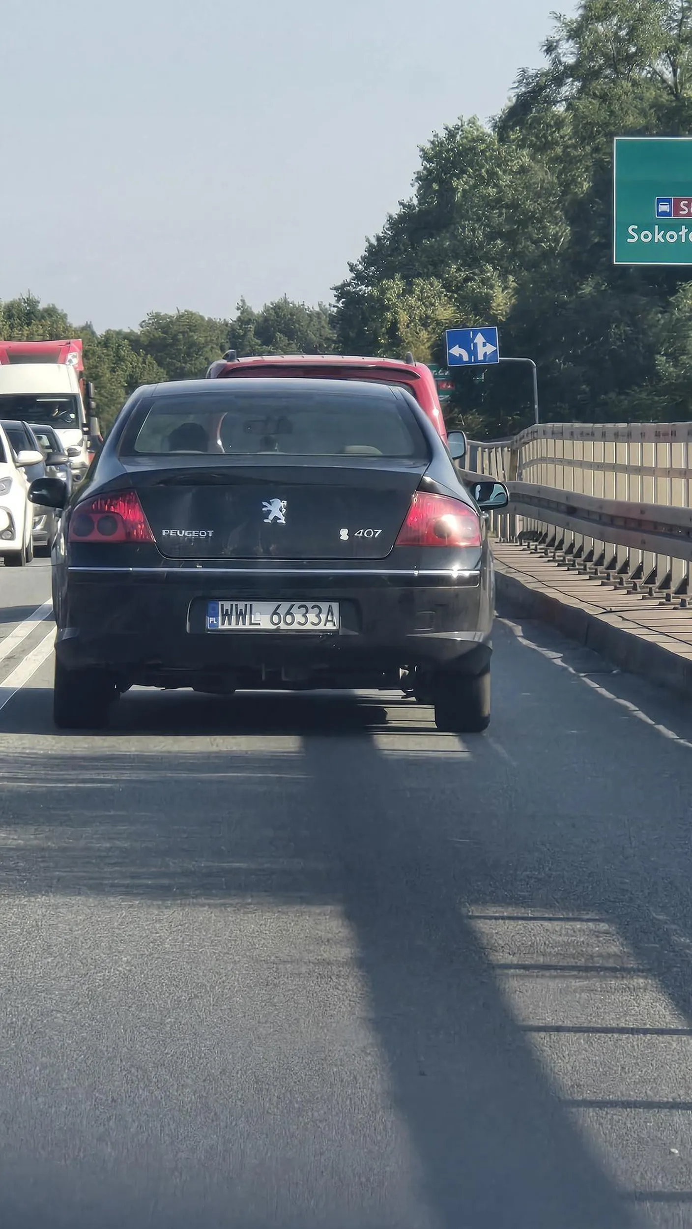 Mlody kierowco, polecam zapoznać się z zasadą jazdy na suwak... Gdyby nie mój refleks, to już byś miał piekny komplet punktów i matka by Ci samochod zabrała... Nie zabij sie i nikogo innego... see you next time