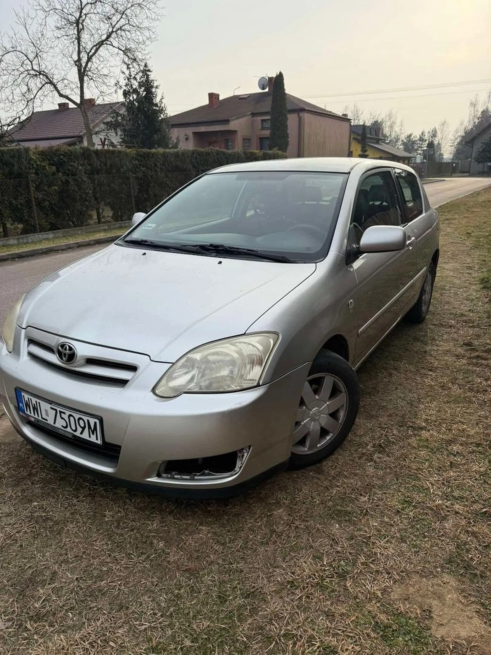 Dwoch braci poruszajacych sie tym pojazdem robi trzode na miescie pali laka na kazdych swiatlach