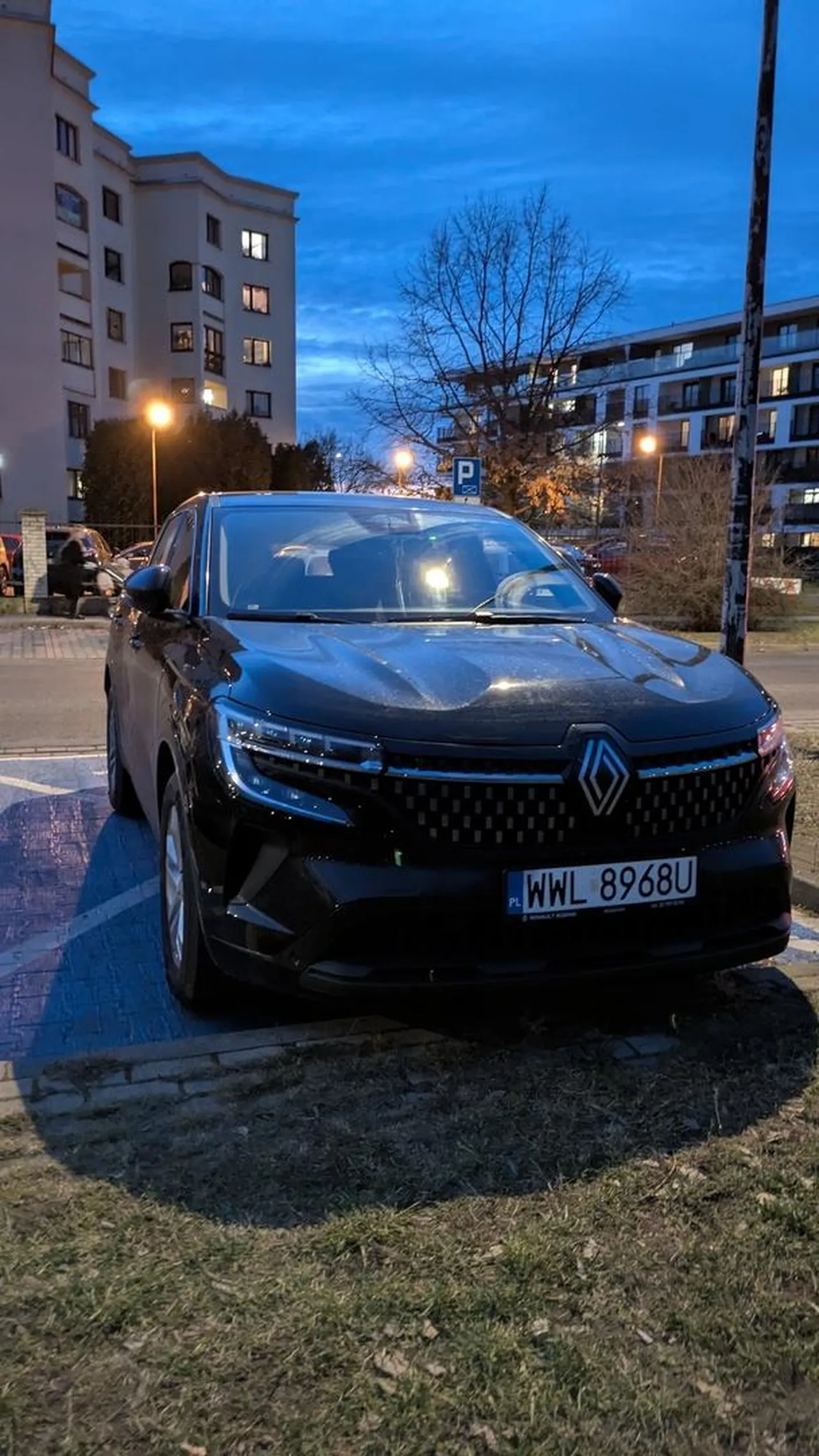 Stoicie na miejscu Parkingowym dla niepełnosprawnych a niema przy szybie Dokumentów To nie wieś tylko Targówek