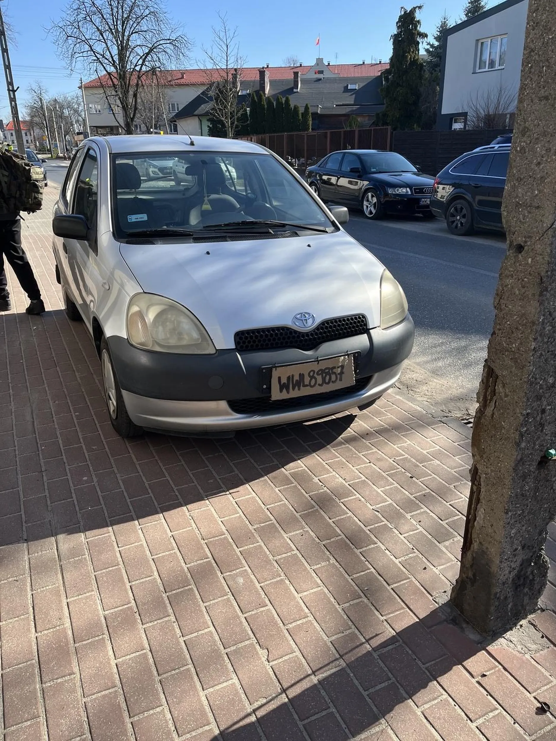 Nie wiedziałem że są nowe tablice rejestracyjne z kartonu