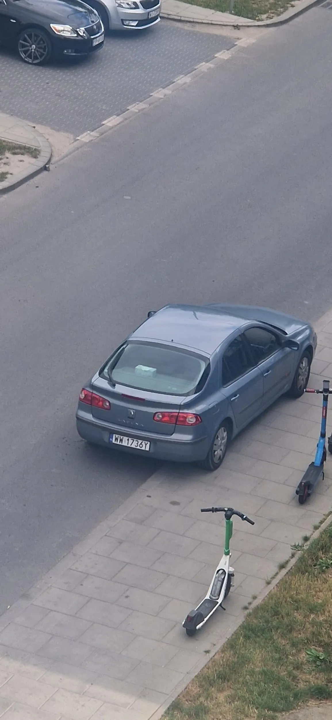 O 7 rano w niedziele parkuje na zakazie pod żabka z muza na full budząc całe osiedle