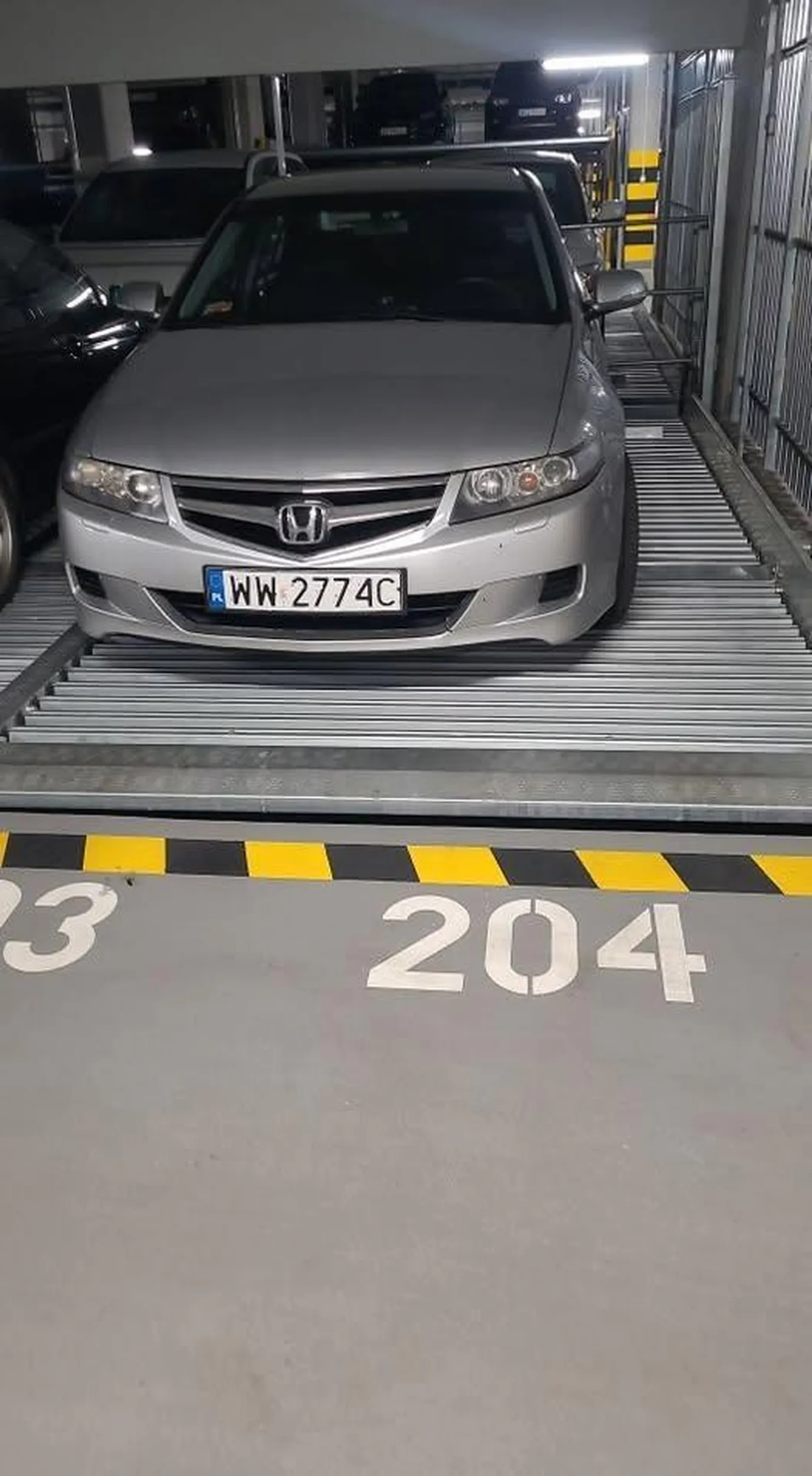 Witam, Bardzo proszę właściciela o przeparkowanie auta z miejsca prywatnego.