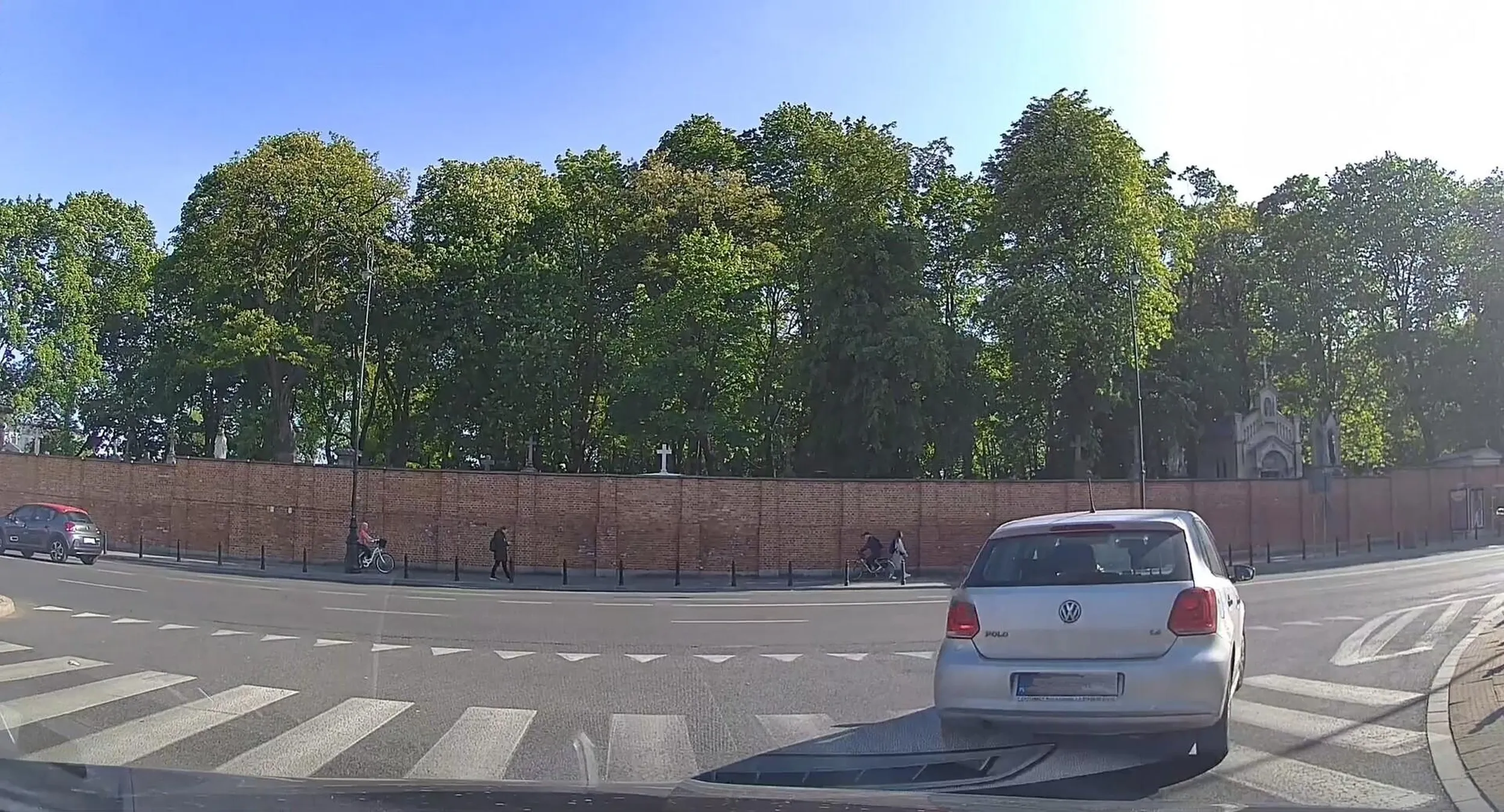 Wyprzedzanie na pasach, na skrzyżowaniu bez sygnalizacji, wyprzedzanie na ciągłej, przekraczanie ciągłej