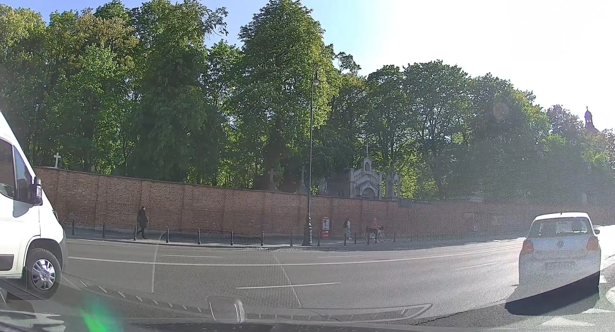 Wyprzedzanie na pasach, na skrzyżowaniu bez sygnalizacji, wyprzedzanie na ciągłej, przekraczanie ciągłej