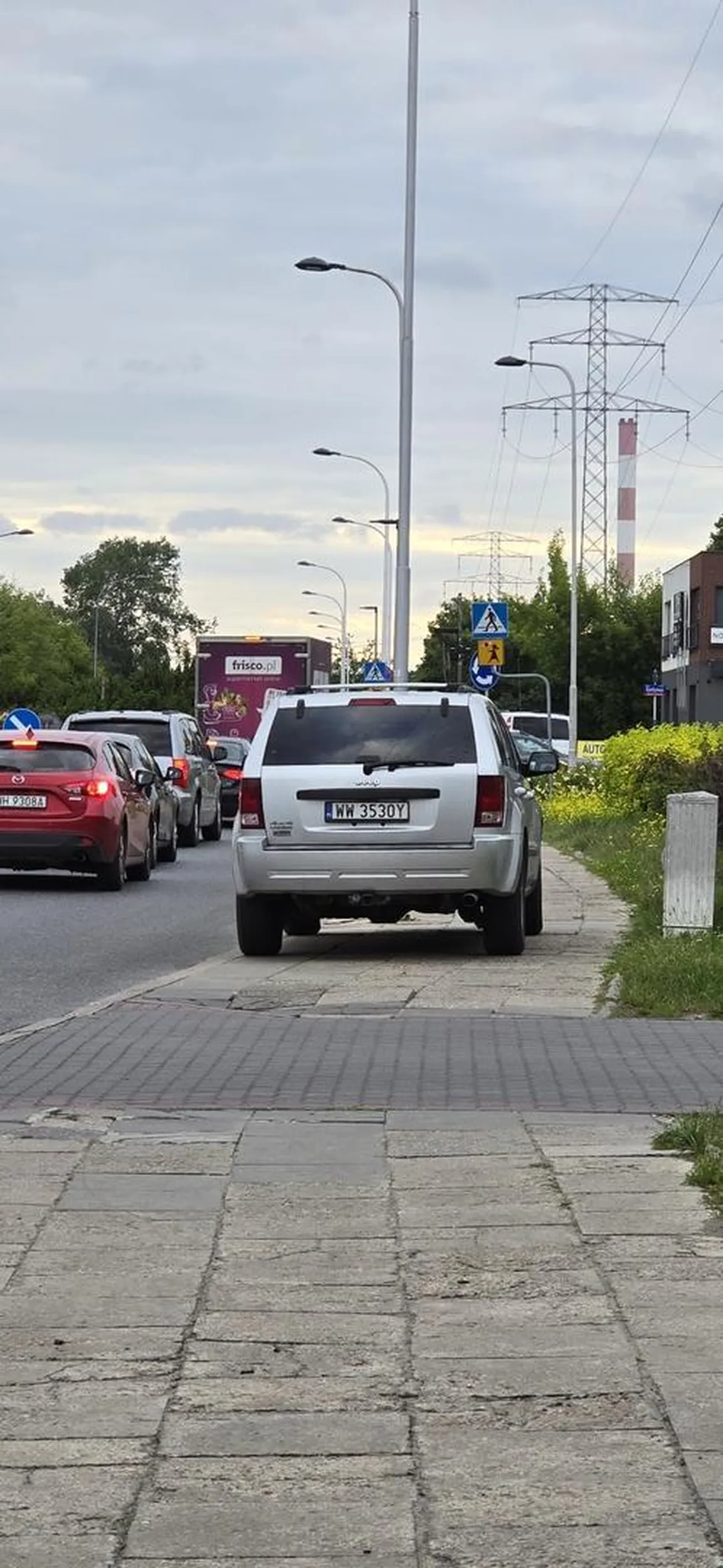 chodnik to nie miejsce parkingowe!