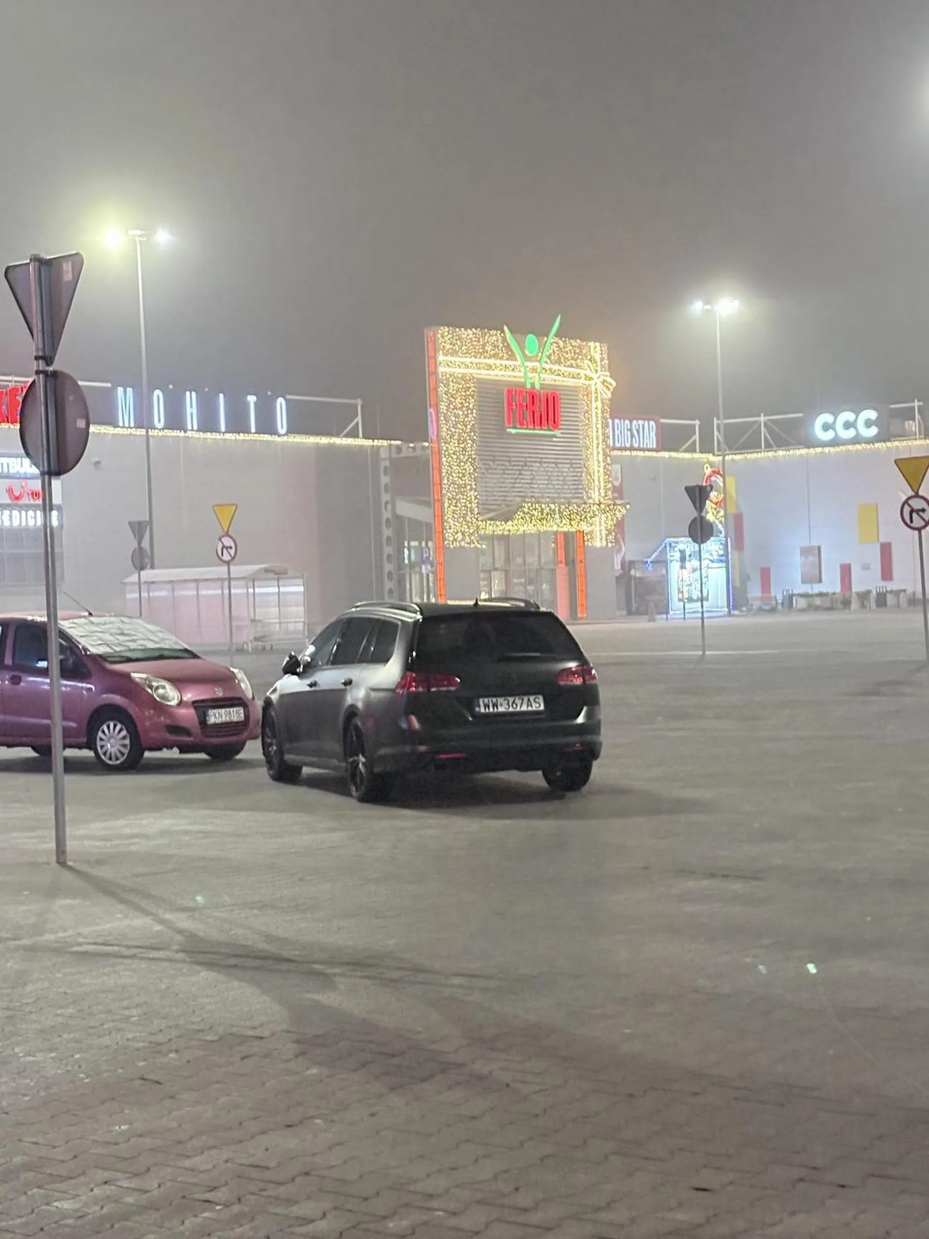 Ładnie zaparkowane pod ferio konin 26 grudnia o 20:10